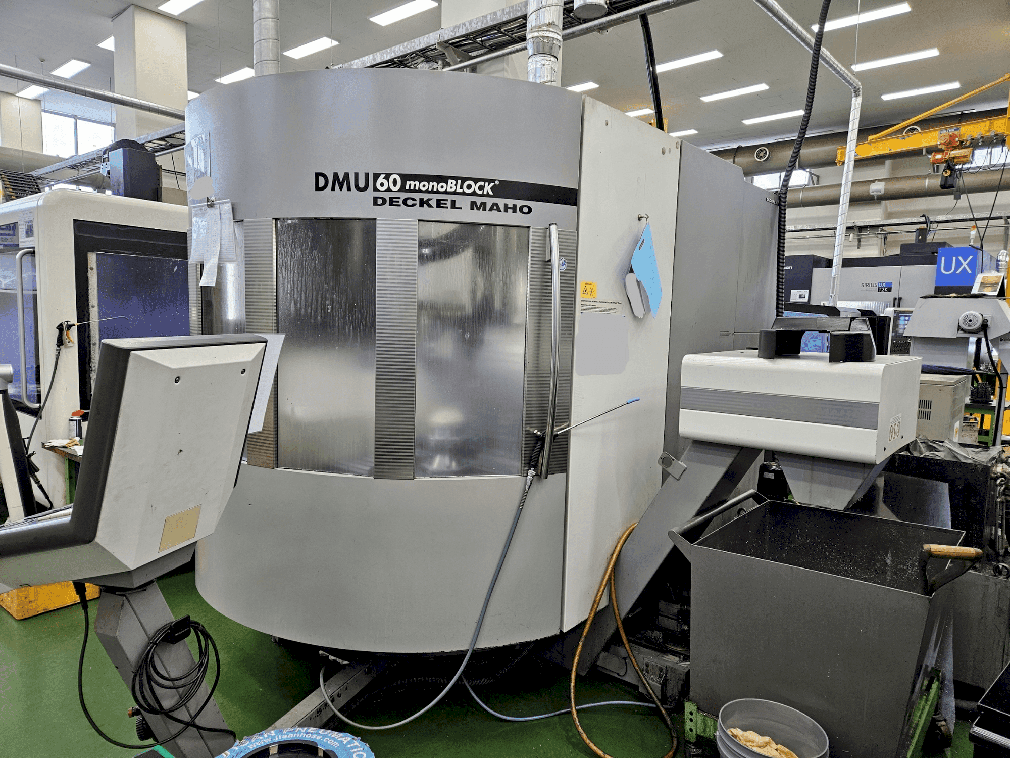 Widok z przodu maszyny DECKEL MAHO DMU 60 MonoBlock