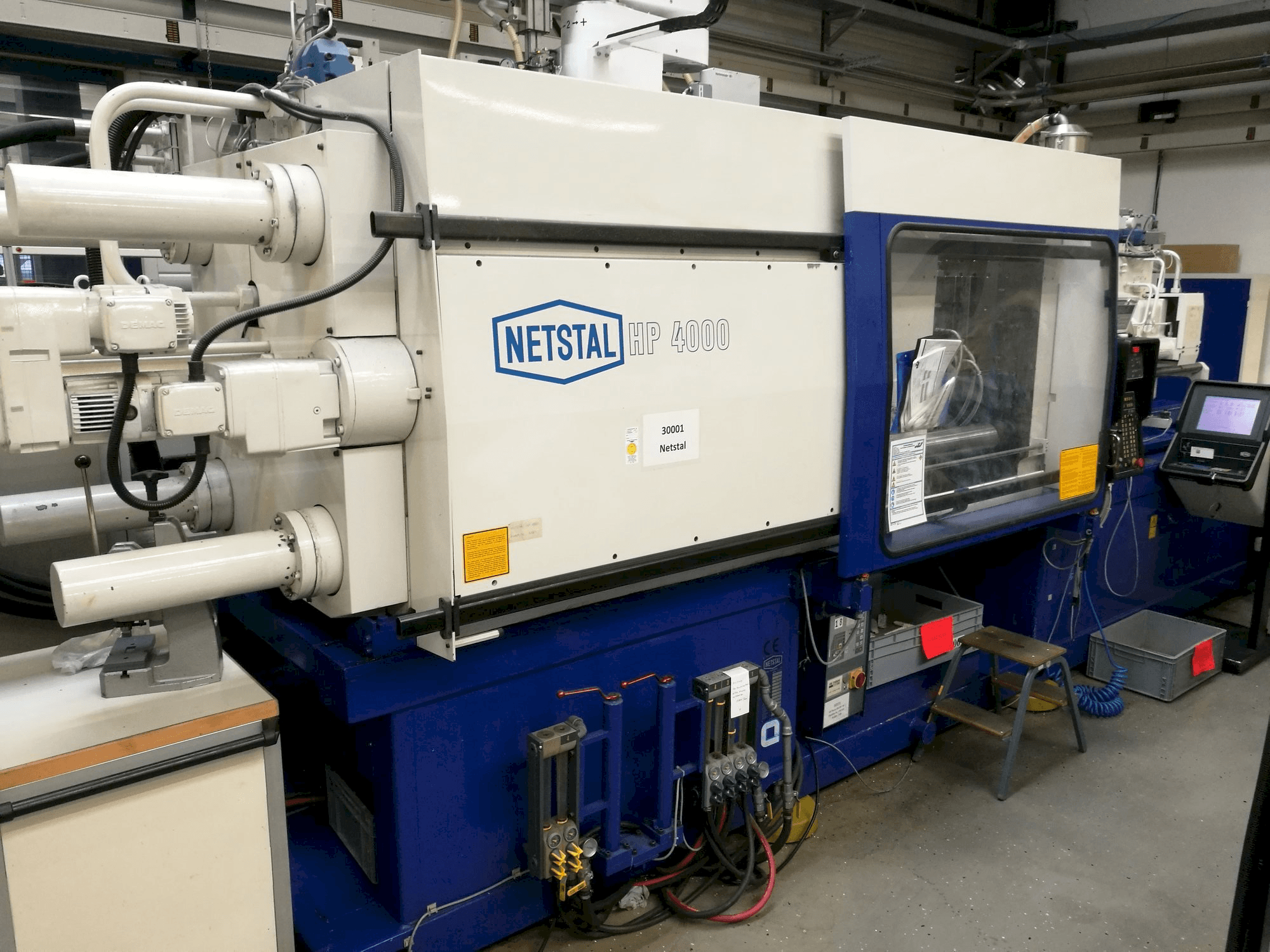 Widok z przodu maszyny Netstal HP4000/445-445