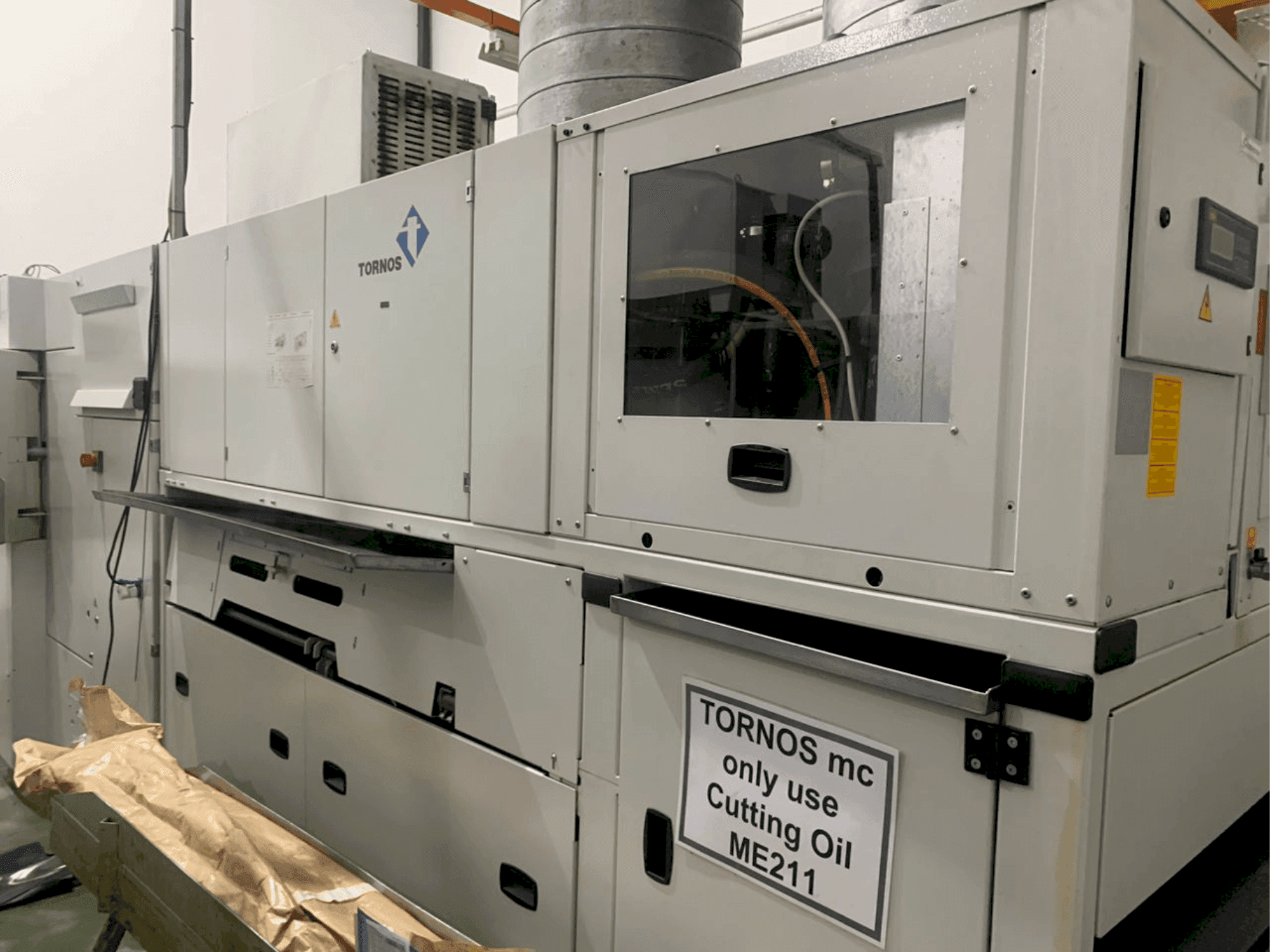 Widok z przodu maszyny TORNOS MultiSWiss 6x14