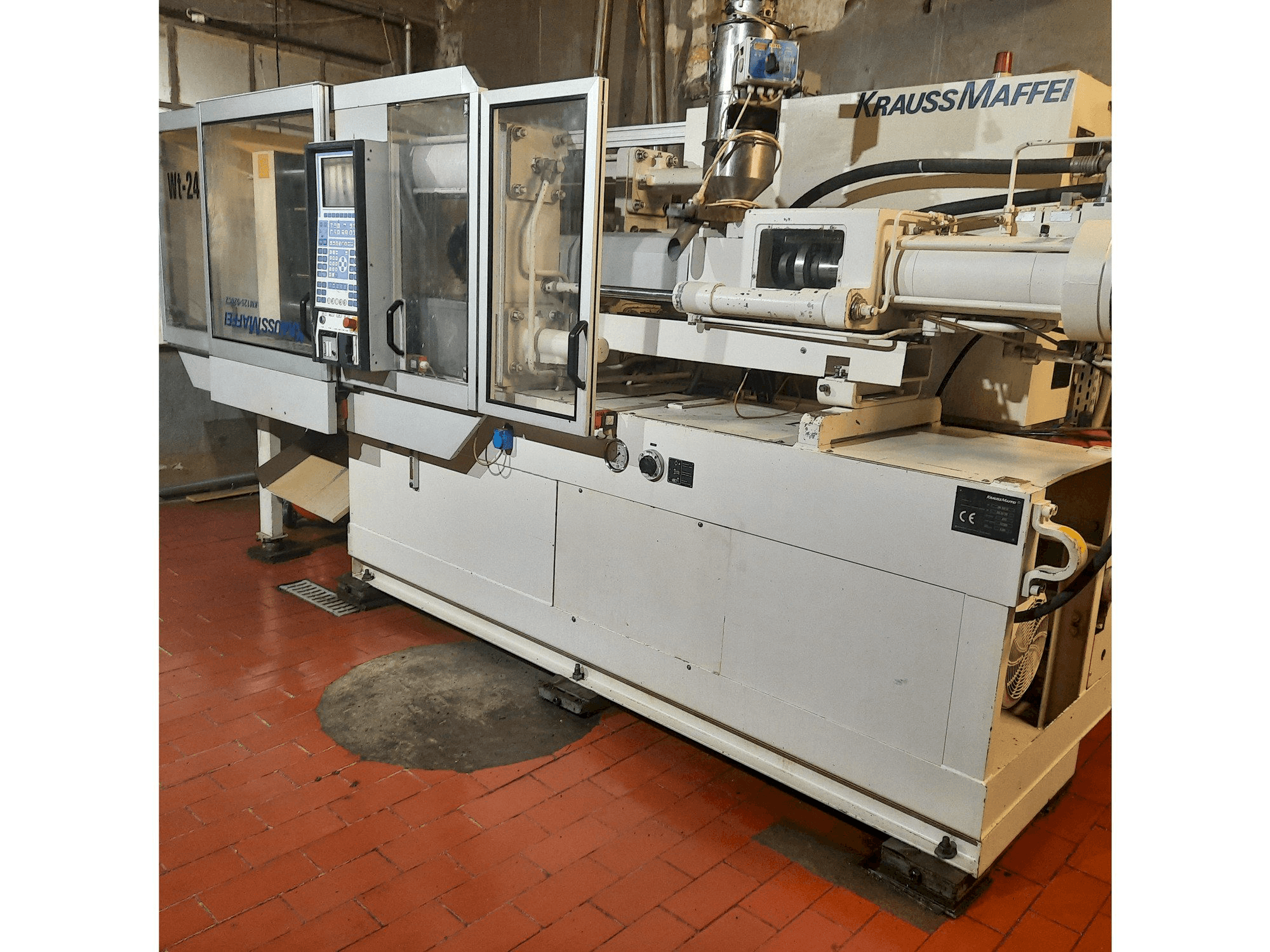 Widok z przodu maszyny Krauss Maffei KM 125-520 C2