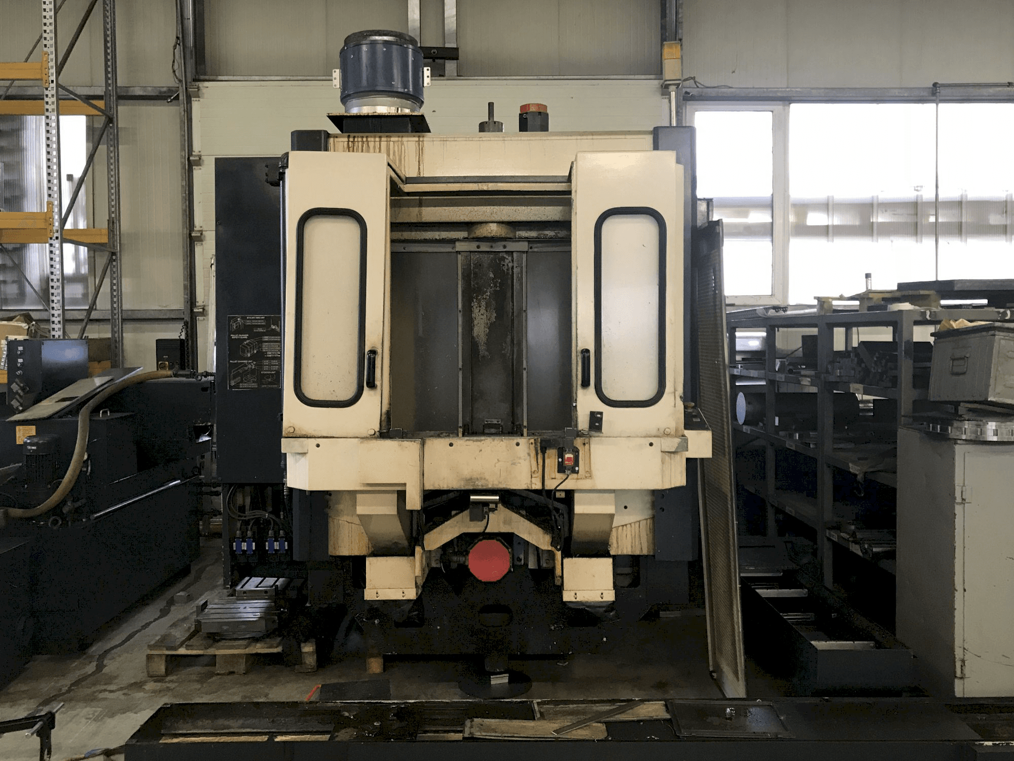 Widok z przodu maszyny Makino A55-A40