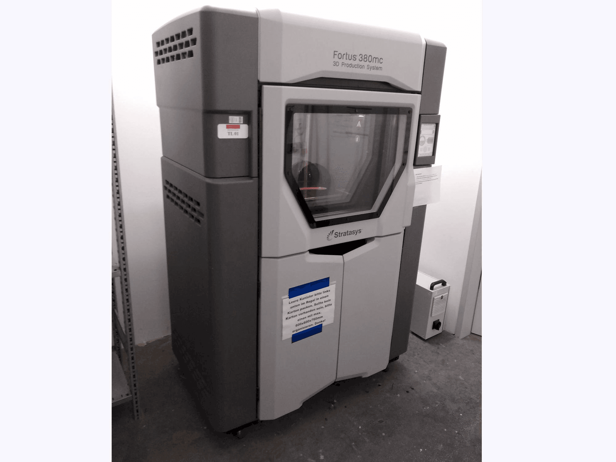 Widok z przodu maszyny Stratasys Fortus 380MC