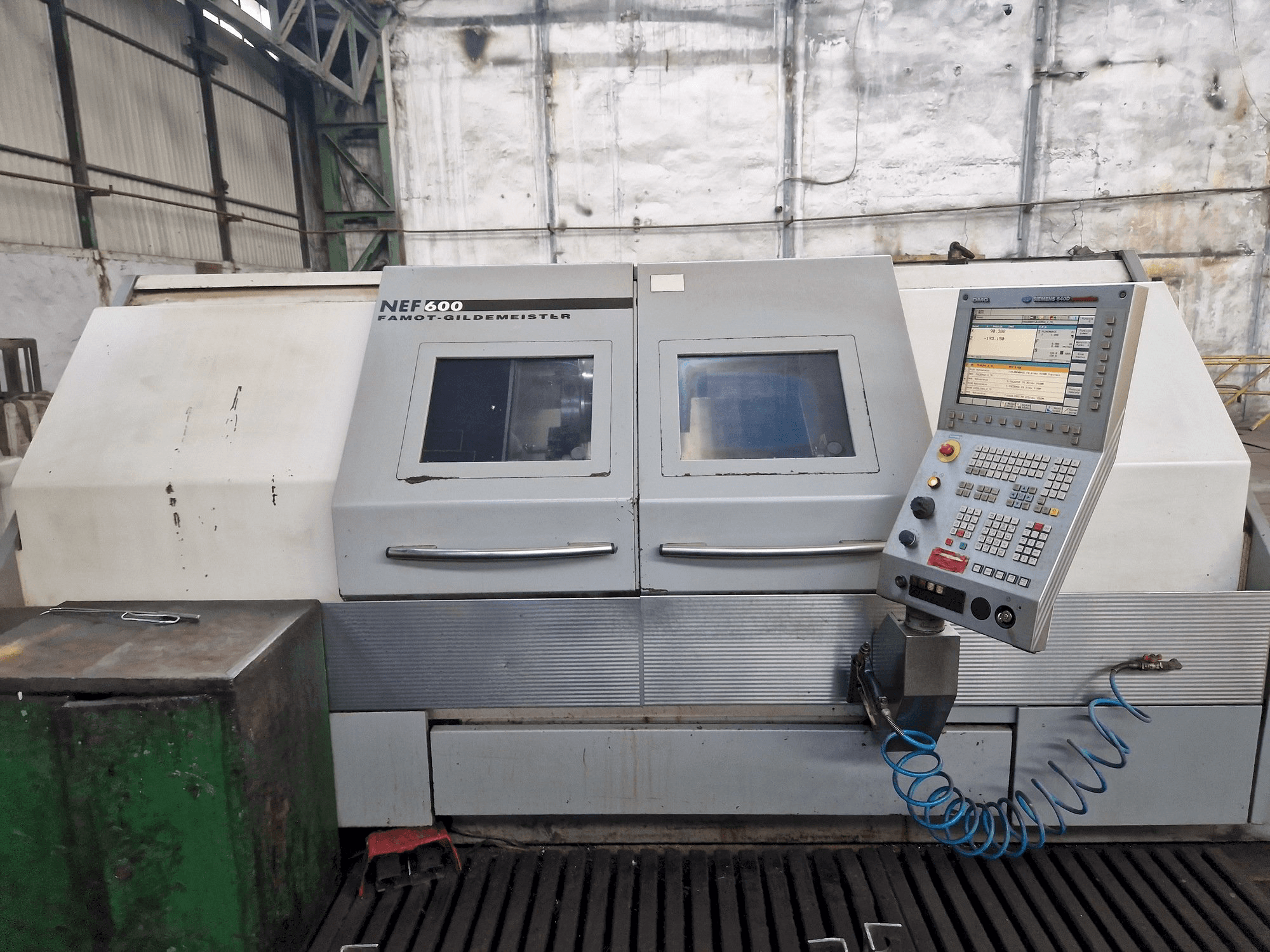 Widok z przodu maszyny DMG GILDEMEISTER NEF 600