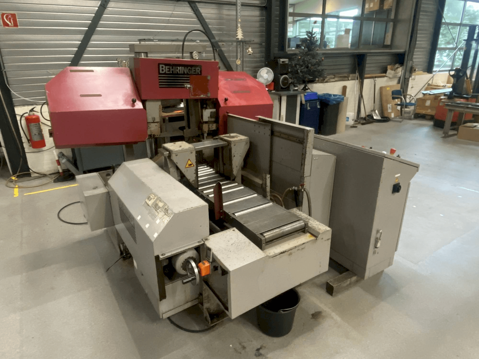 Widok z przodu maszyny Behringer HPB 303A