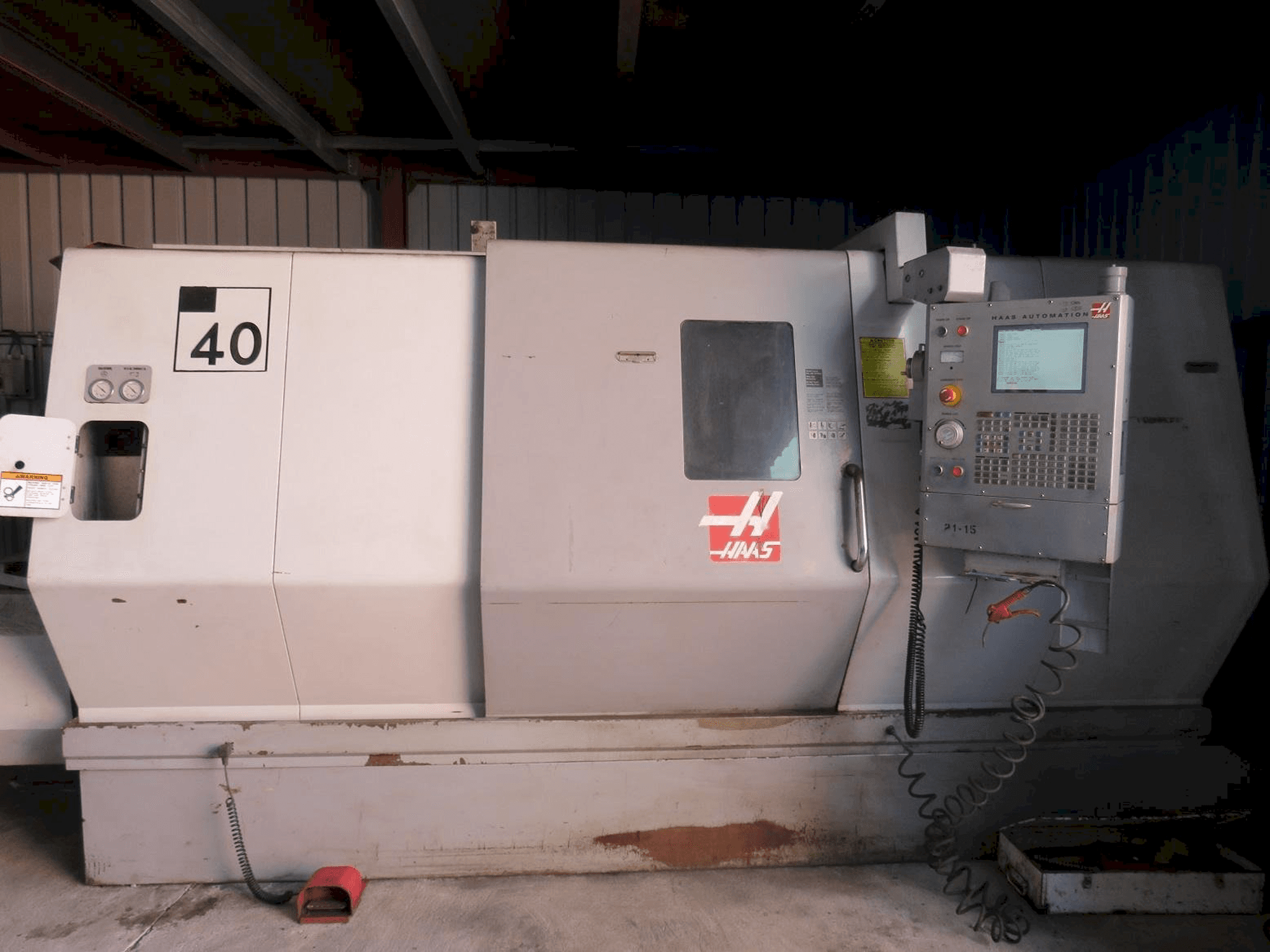 Widok z przodu maszyny HAAS SL-40