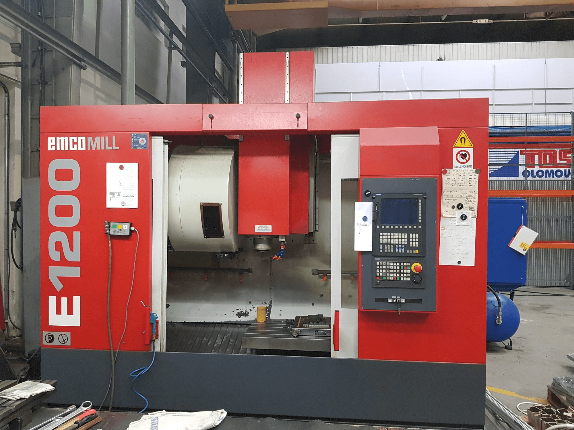 Widok z przodu maszyny EMCO Emcomill E 1200