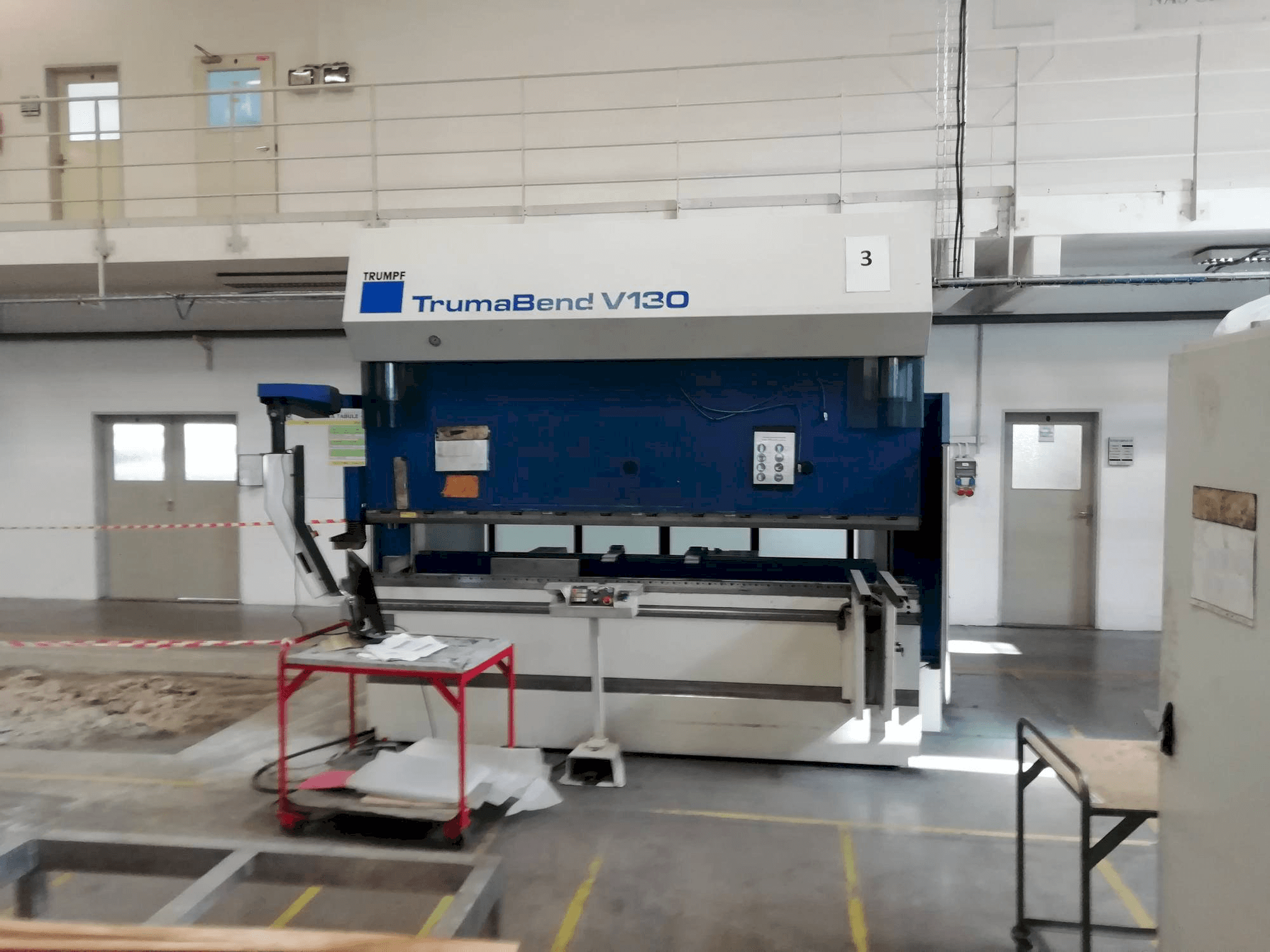 Widok z przodu maszyny Trumpf TrumaBend V130