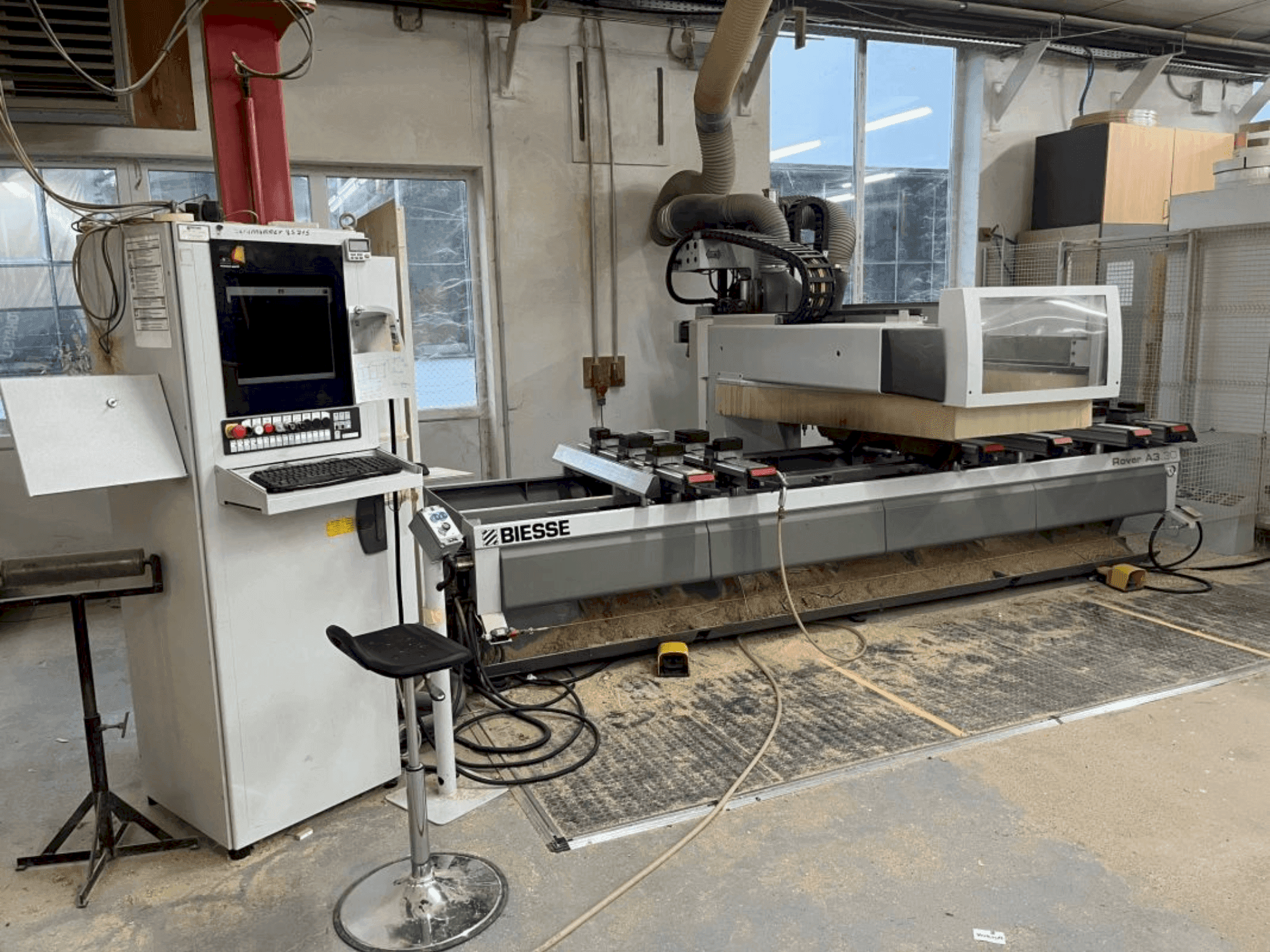 Widok z przodu maszyny BIESSE ROVER A