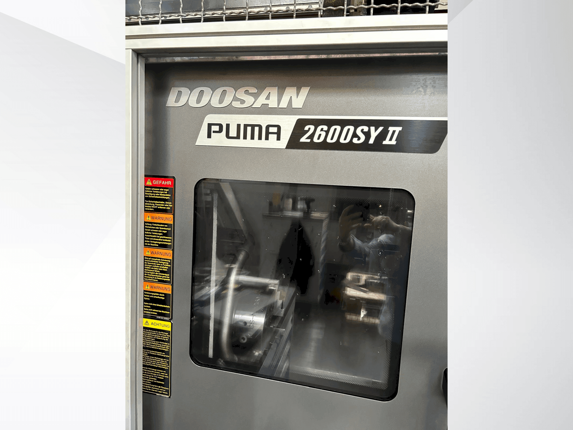 Widok z przodu maszyny DOOSAN Puma 2600 SY II