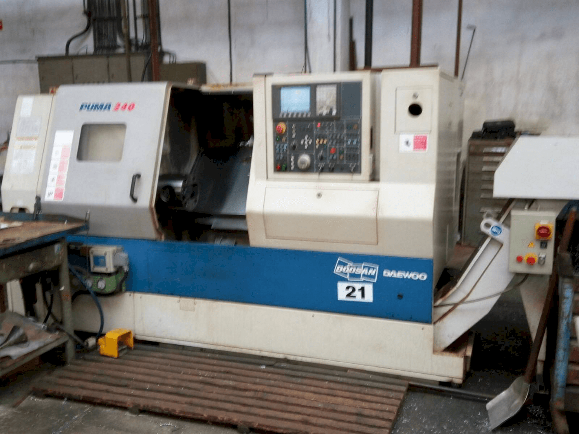 Widok z przodu maszyny Doosan Puma 240B