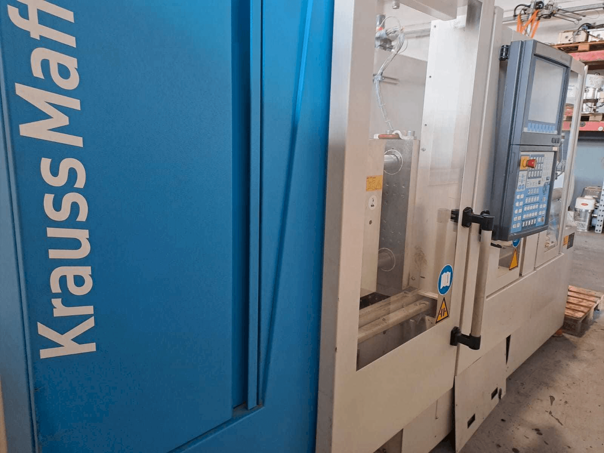 Widok z przodu maszyny Krauss Maffei 35-180CX