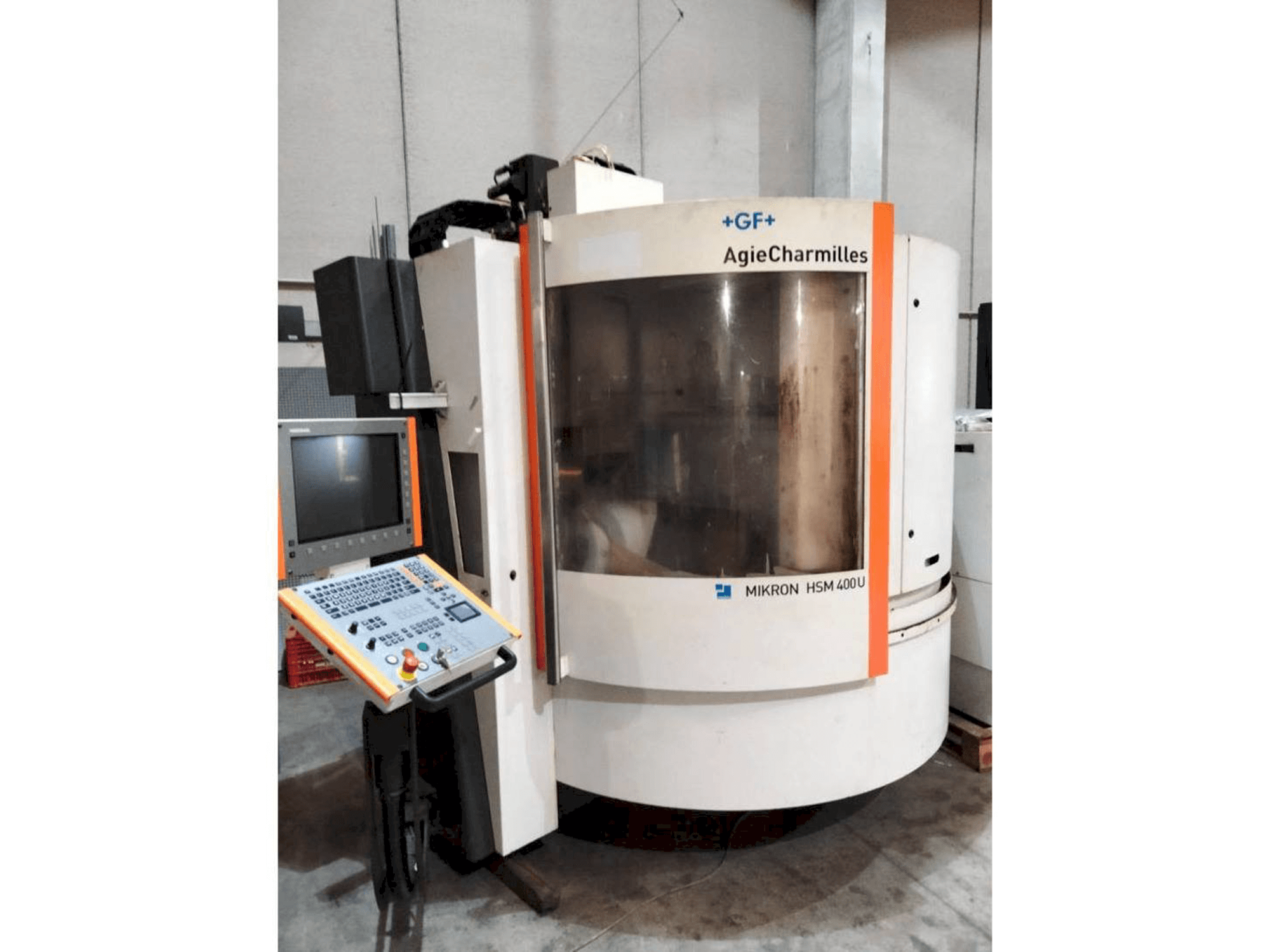 Widok z przodu maszyny MIKRON HSM 400 U