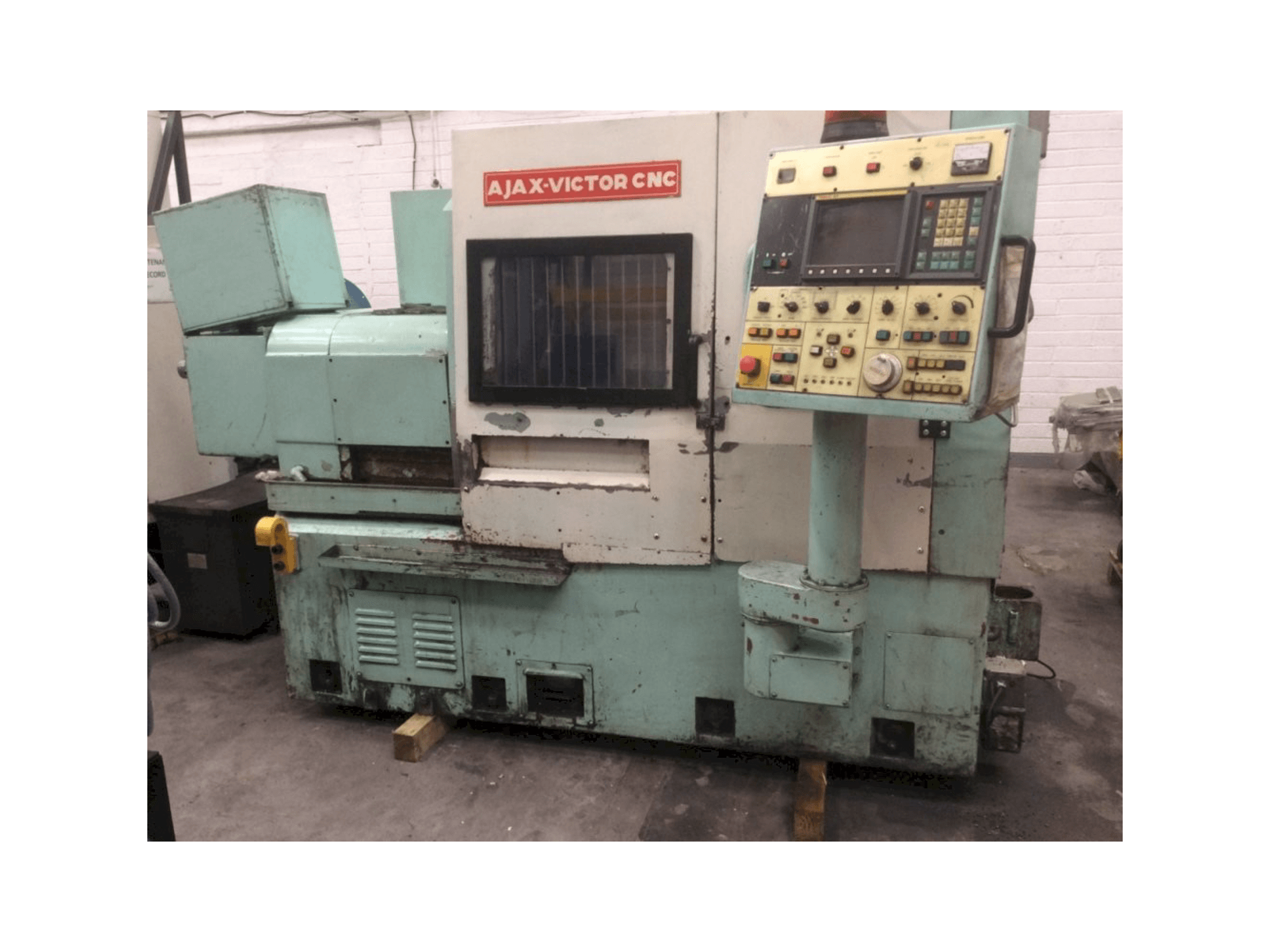 Widok z przodu maszyny Victor TNS-3H