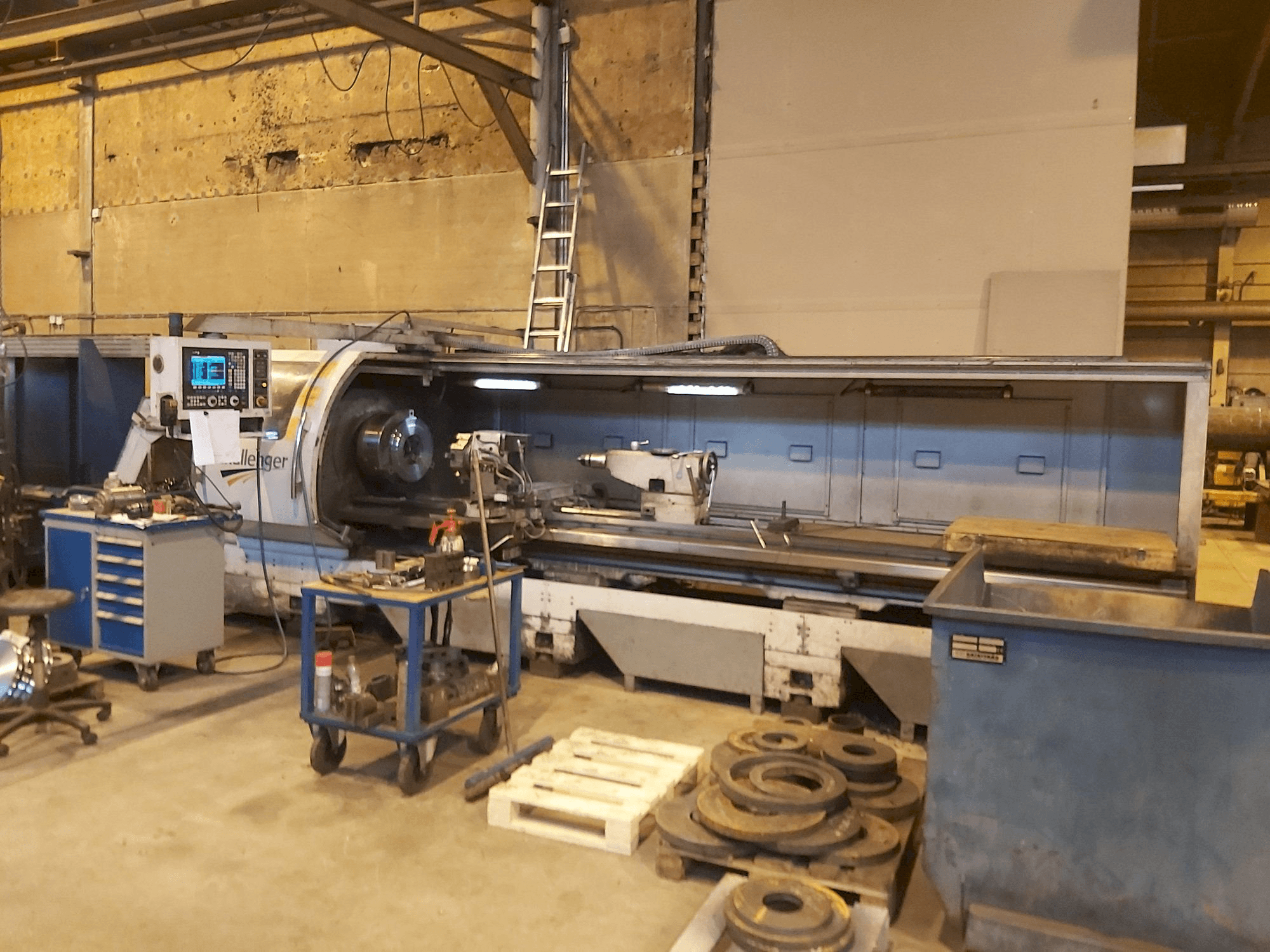 Widok z przodu maszyny MICROCUT Challenger BNC 26160 XXL