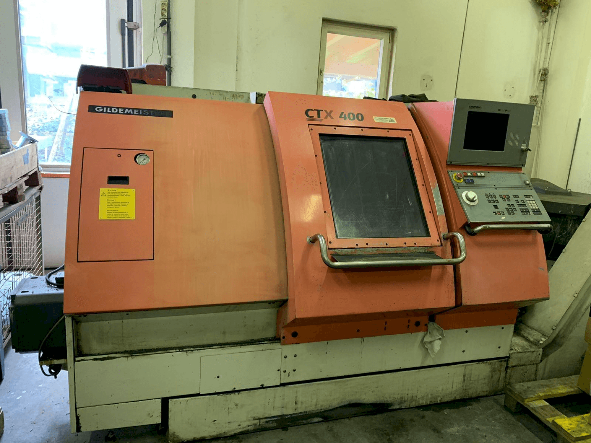 Widok z przodu maszyny Gildemeister CTX 400