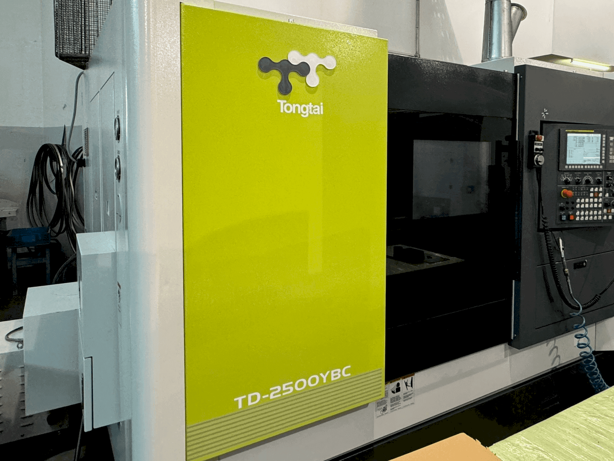 Widok z przodu maszyny Tongtai TD-2500YBC