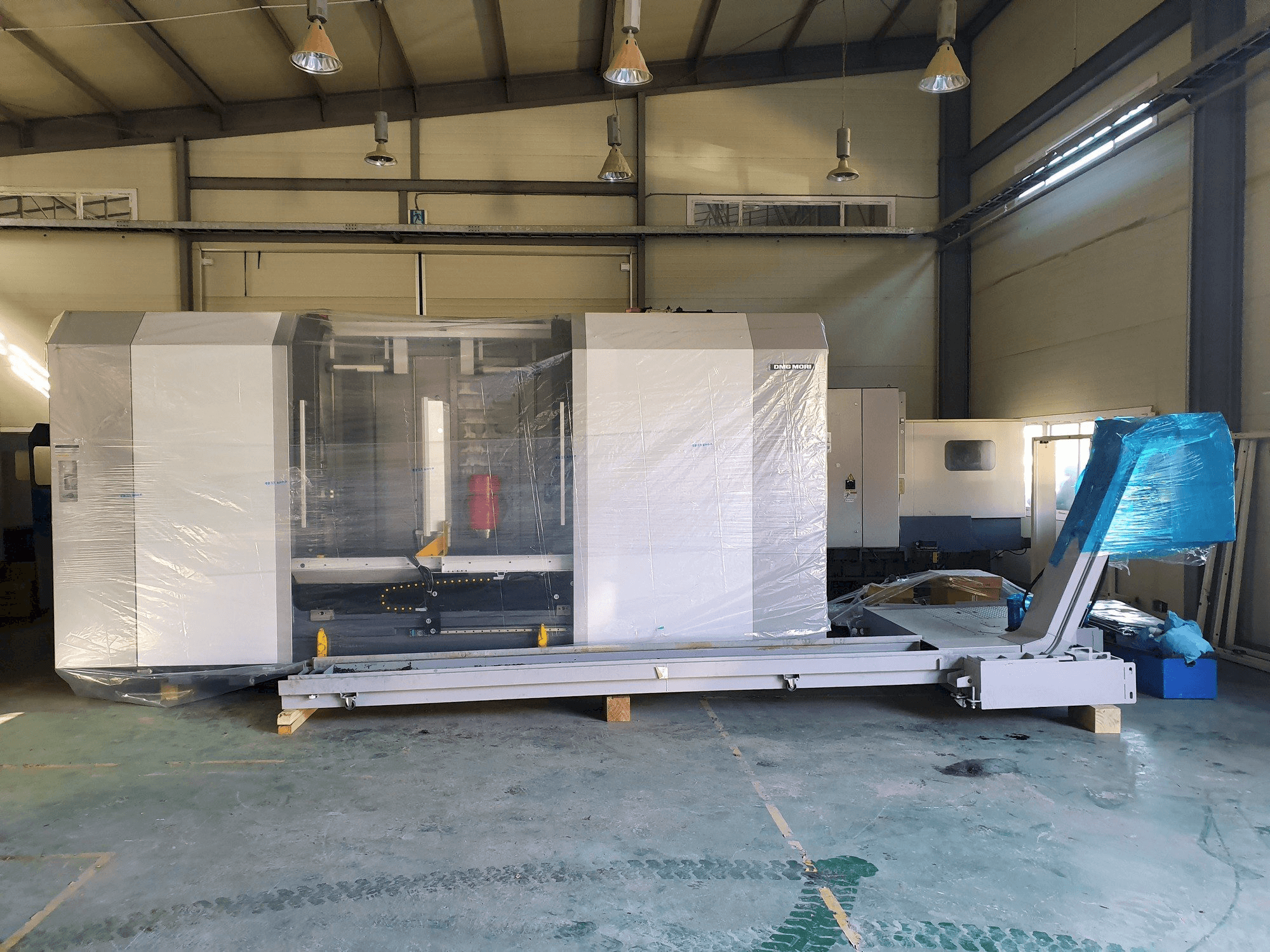 Widok z przodu maszyny DMG MORI NT4300DCG/1500