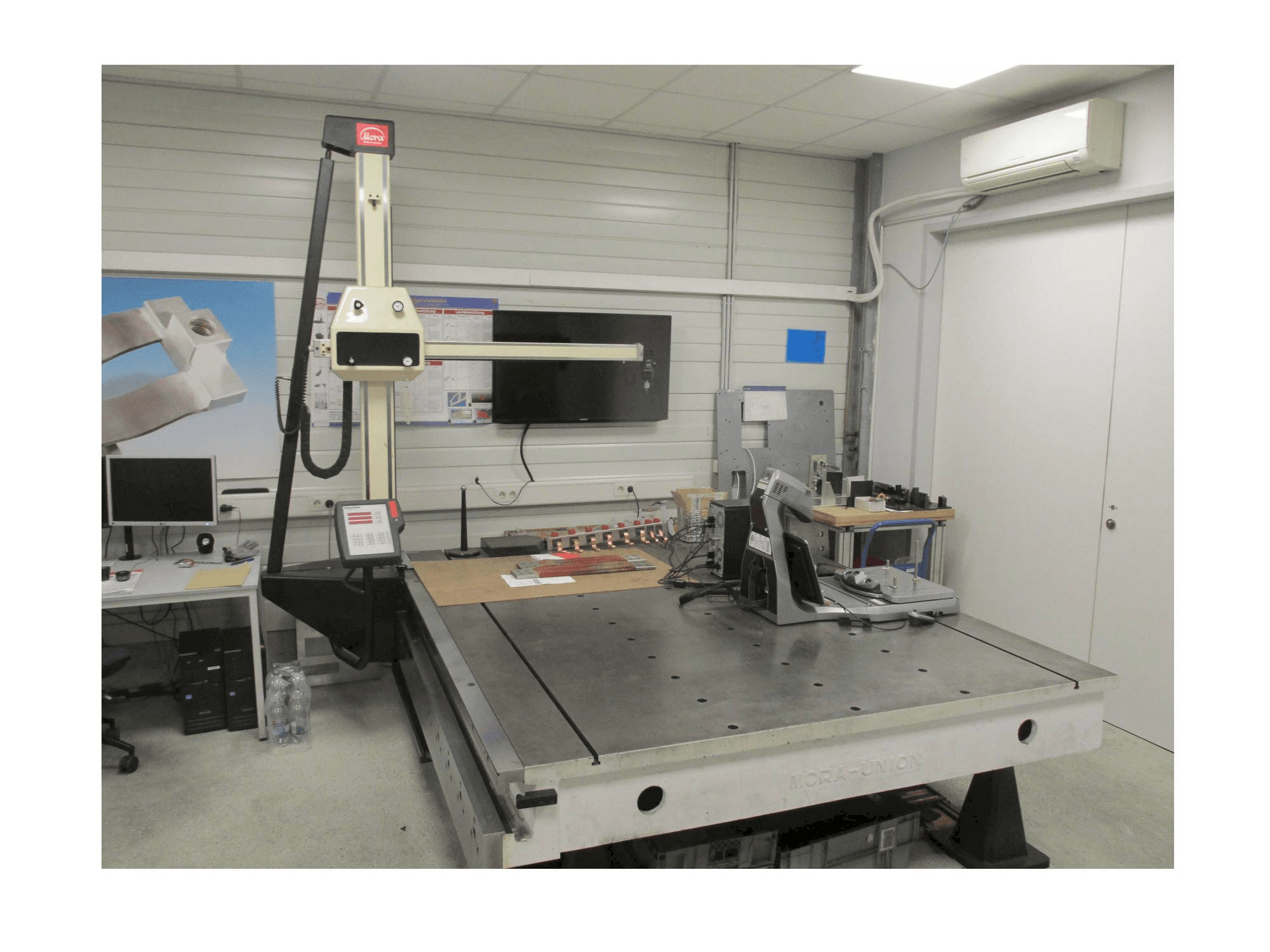 Widok z przodu maszyny Mora Console Version Assistant