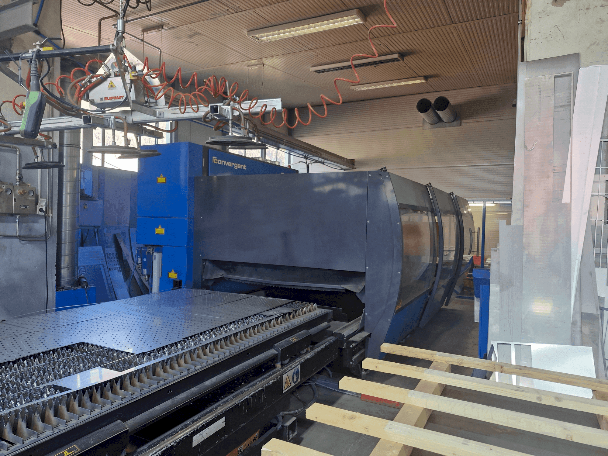 Widok z przodu maszyny Prima Power Platino 1530 (2017) (2017)