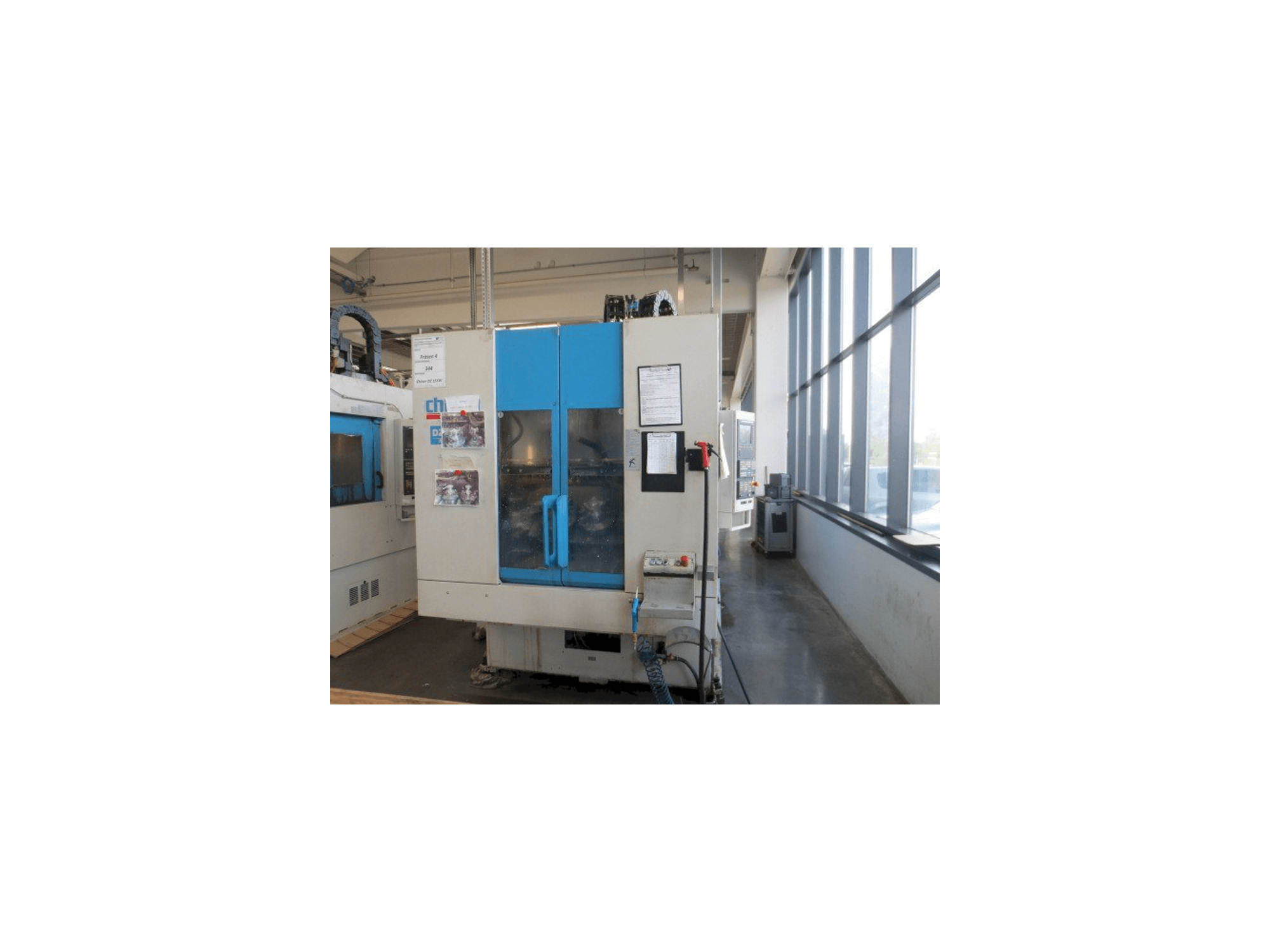 Widok z przodu maszyny CHIRON DZ 15K W