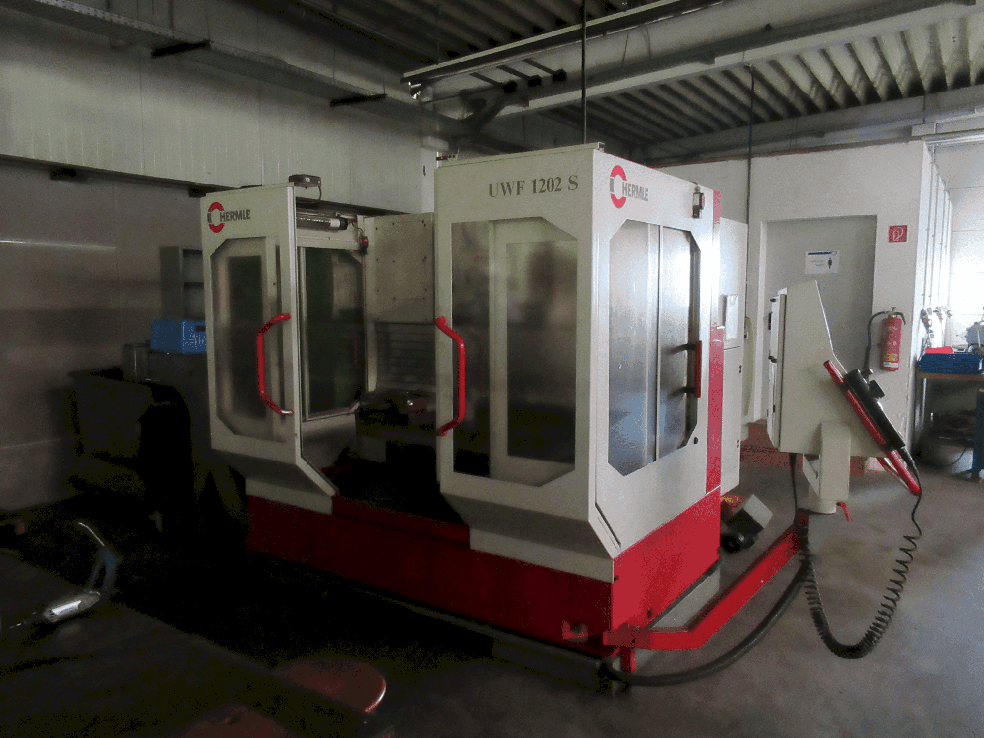 Widok z przodu maszyny HERMLE UWF 1202 S