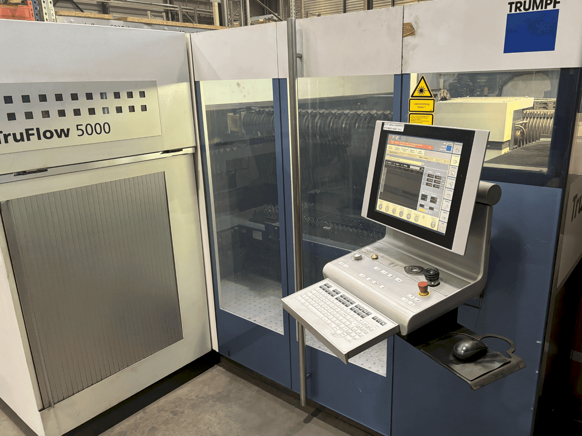 Widok z przodu maszyny TRUMPF TruLaser 3030