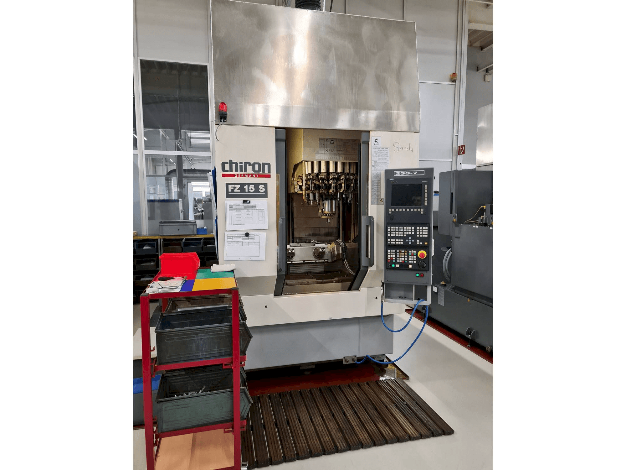 Widok z przodu maszyny CHIRON FZ 15 S