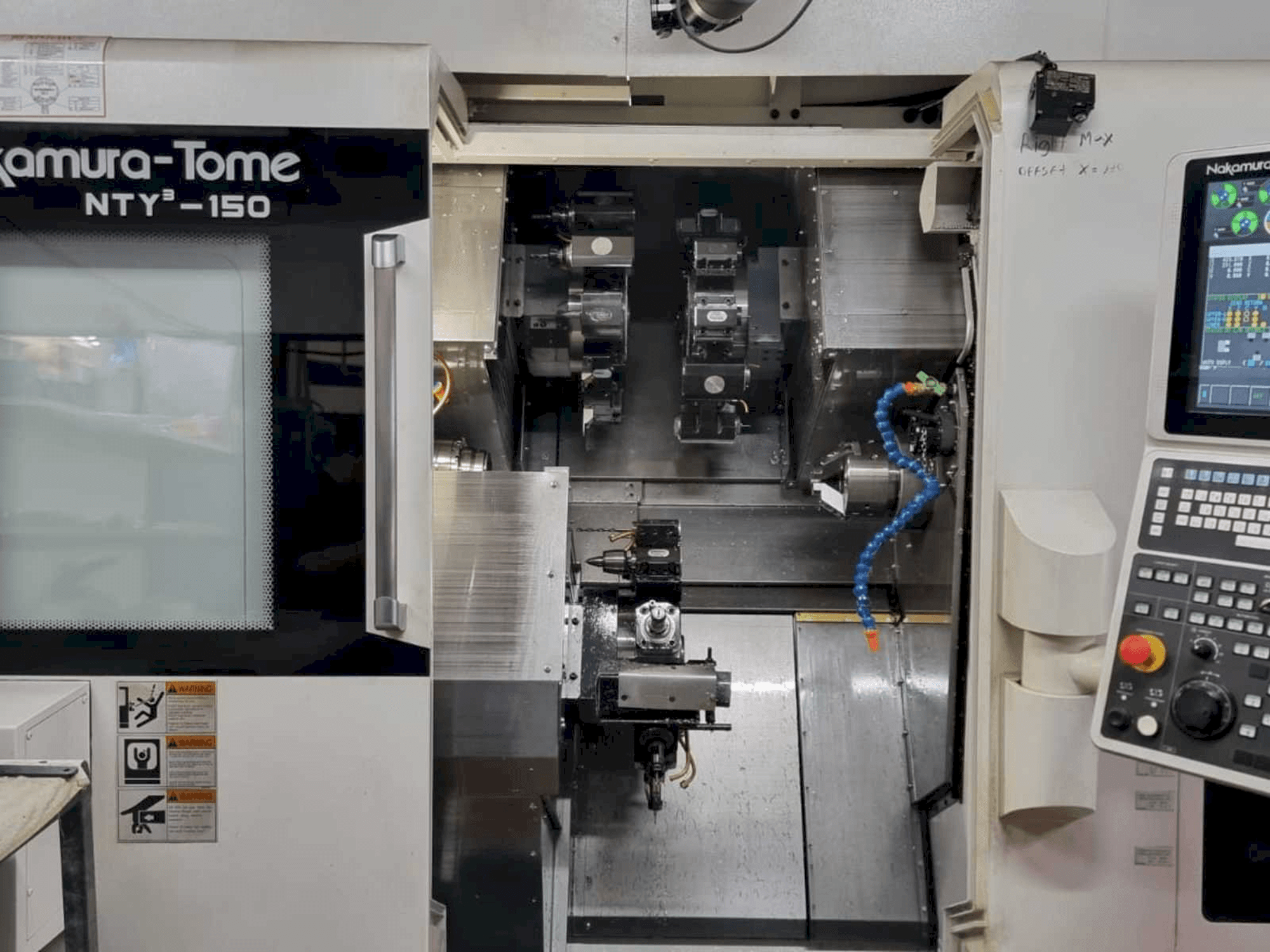 Widok z przodu maszyny NAKAMURA-TOME NTY3-150
