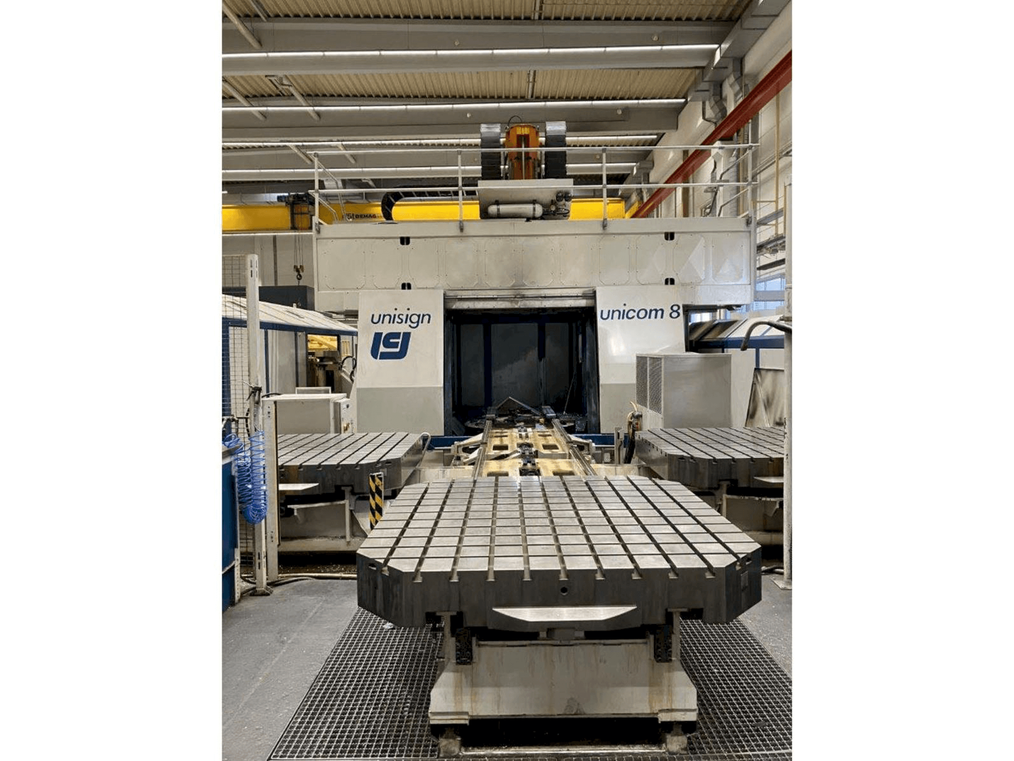 Widok z przodu maszyny Unisign Unicom 8