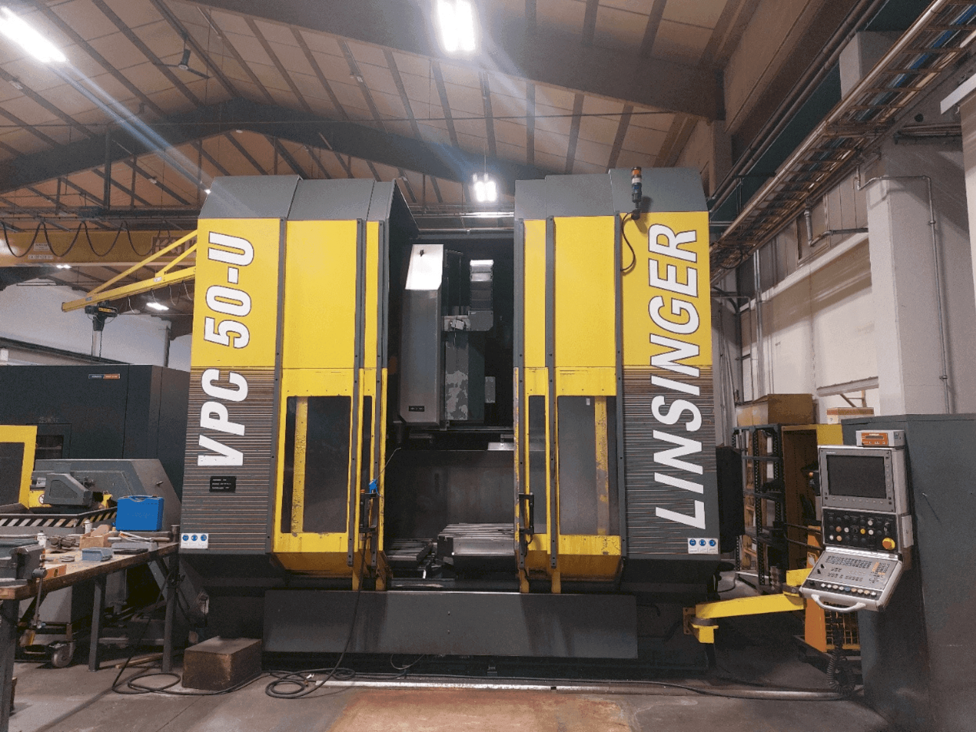 Widok z przodu maszyny AXA VPC 50U