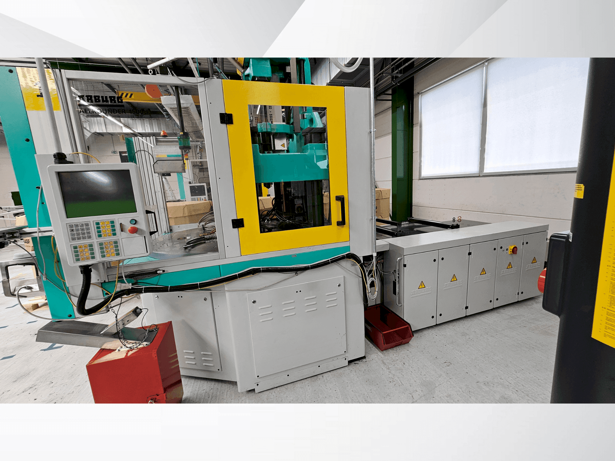 Widok z przodu maszyny Arburg Allrounder 1500 T 2000-400