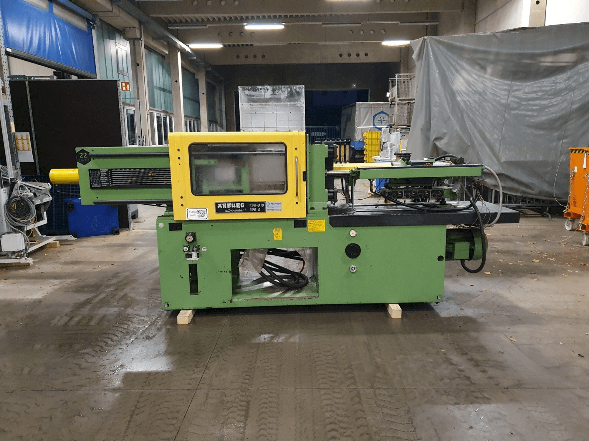 Widok z przodu maszyny Arburg Allrounder 320 D 500-210