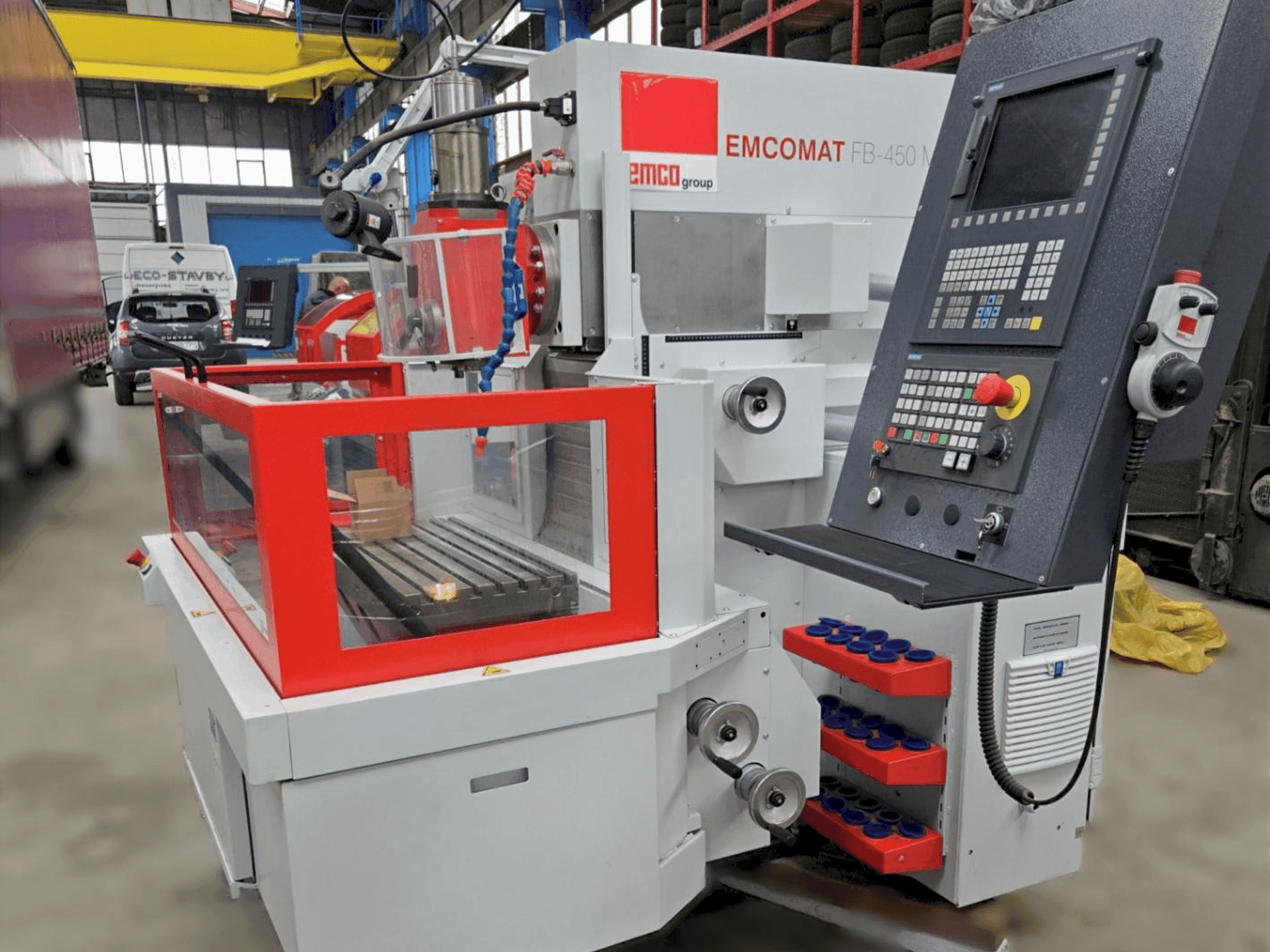 Widok z przodu maszyny EMCO Emcomat FB-450 MC