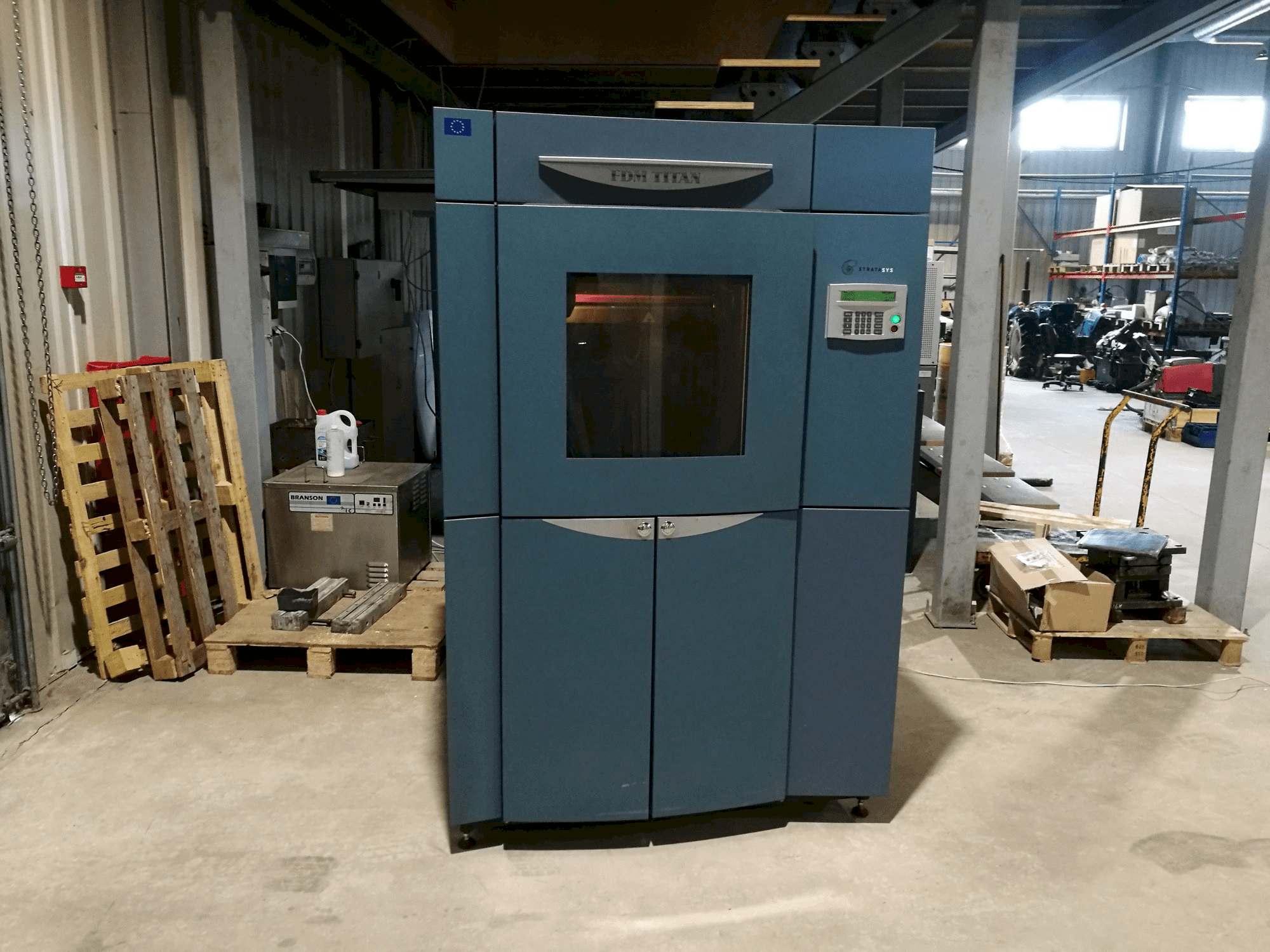 Widok z przodu maszyny Stratasys FDM Titan