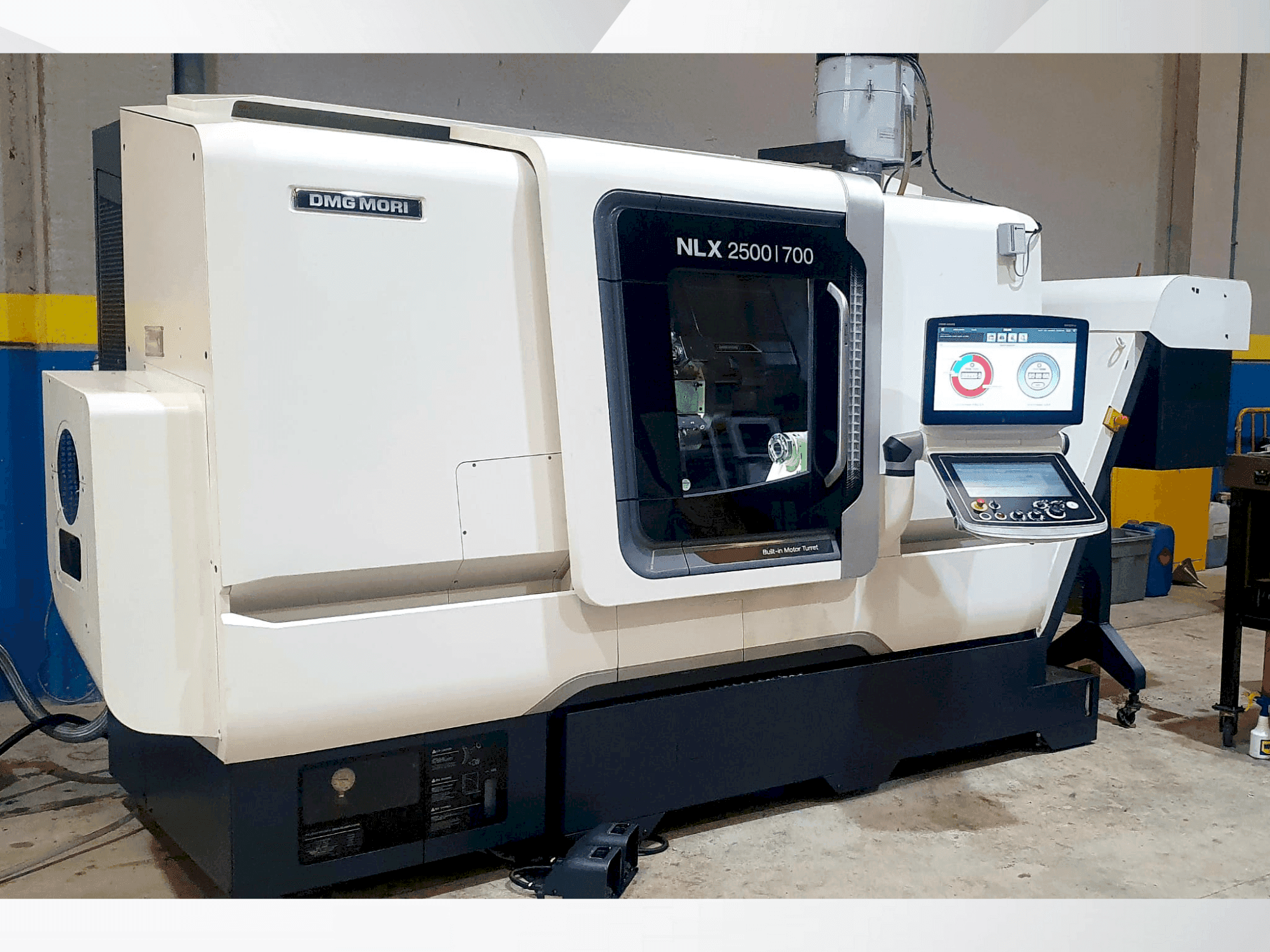 Widok z przodu maszyny DMG MORI NLX2500Y/700