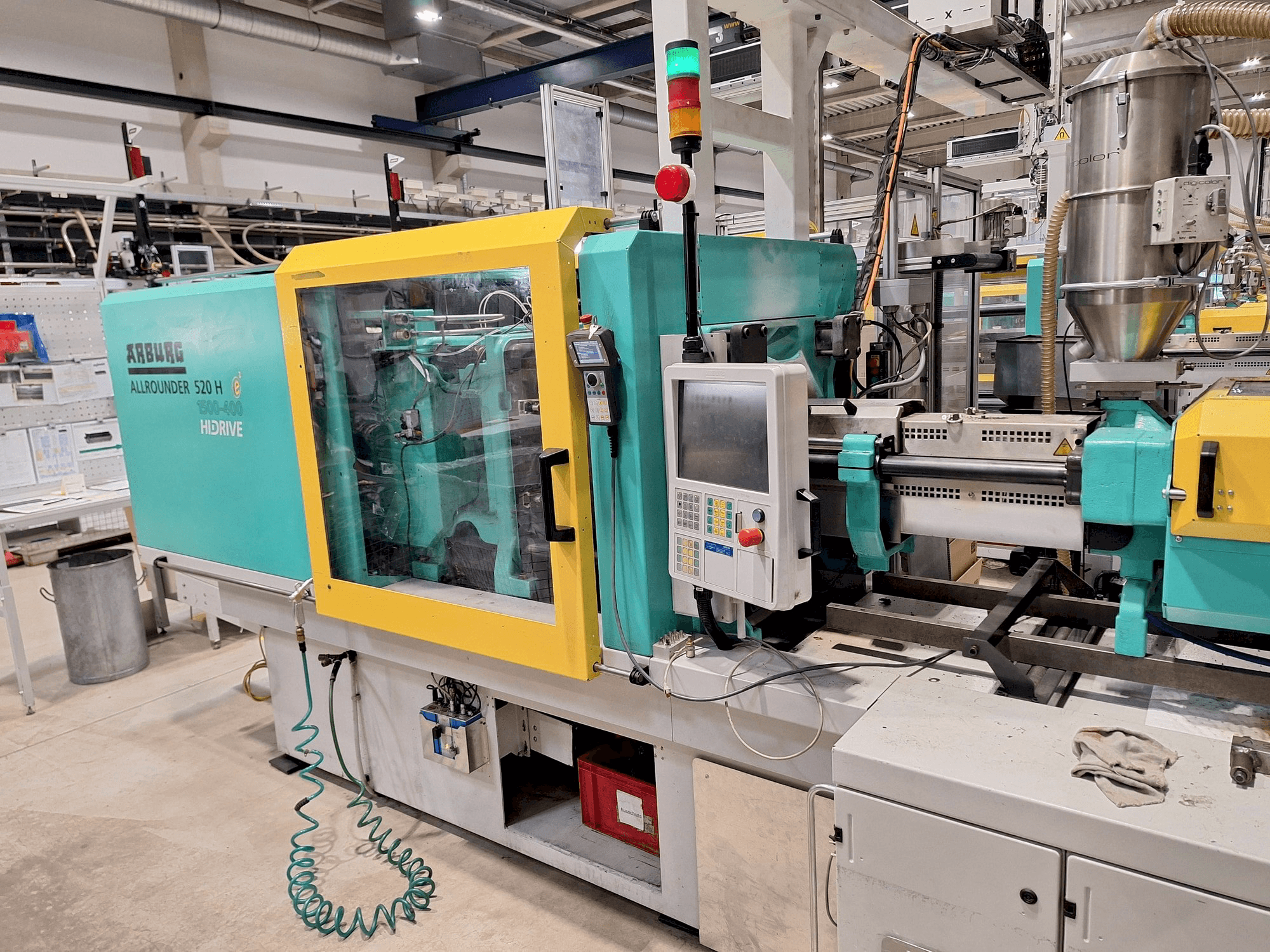 Widok z przodu maszyny Arburg 520 H 1500-400 (2013)