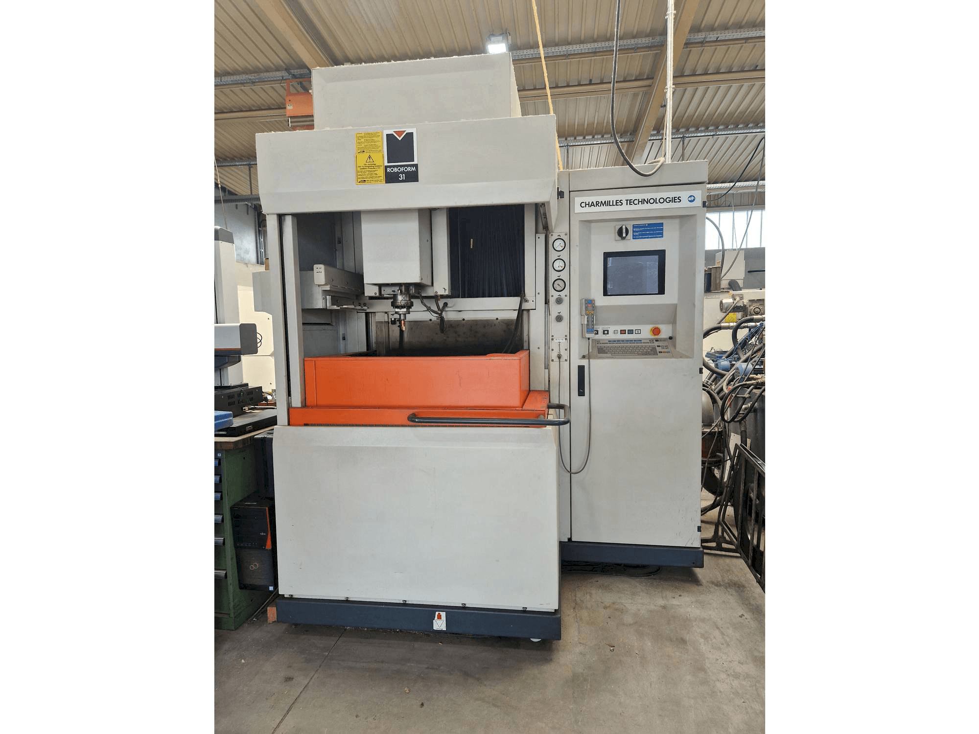 Widok z przodu maszyny CHARMILLES Roboform 31