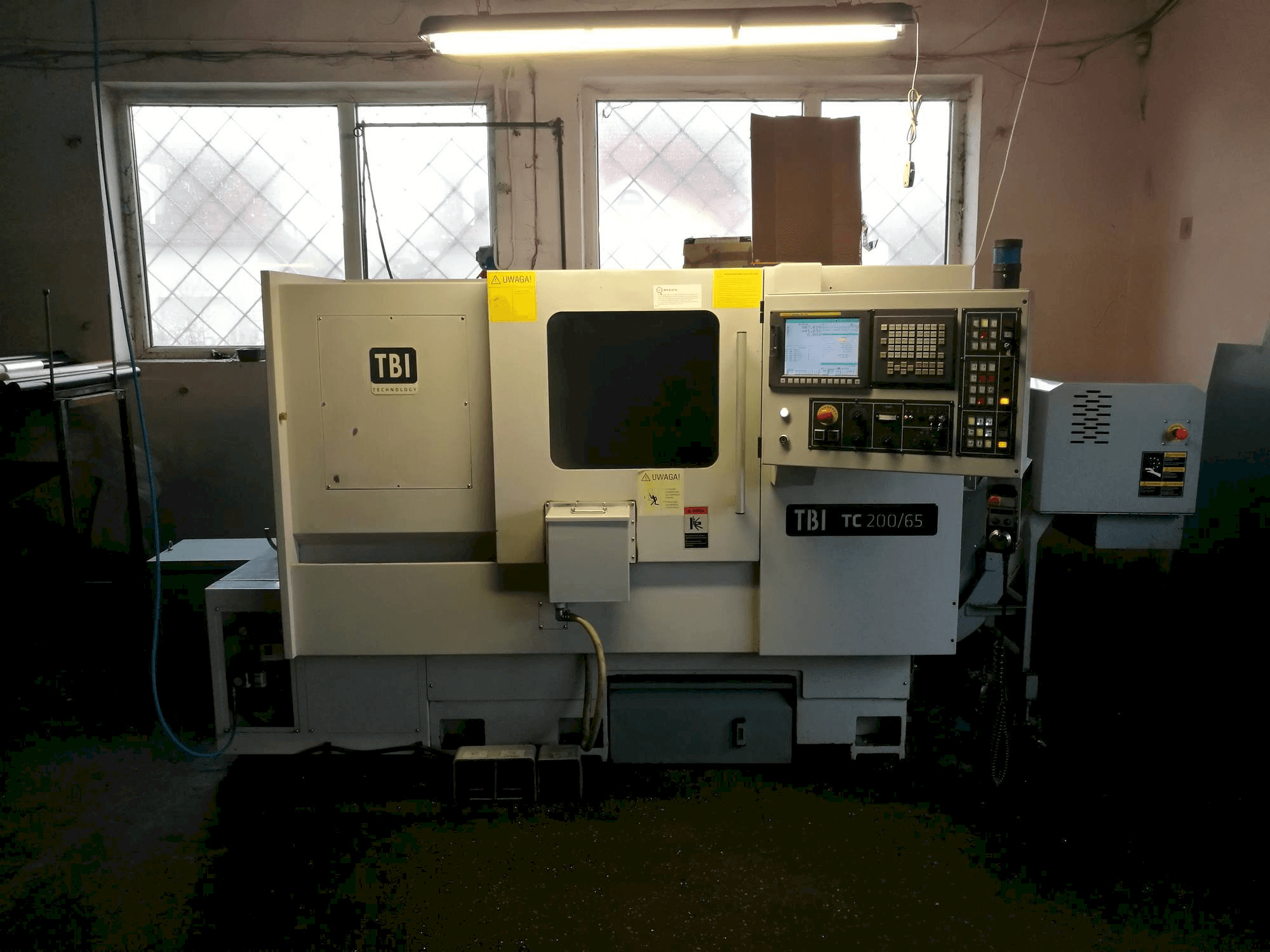 Widok z przodu maszyny TBI TC 200-65MC