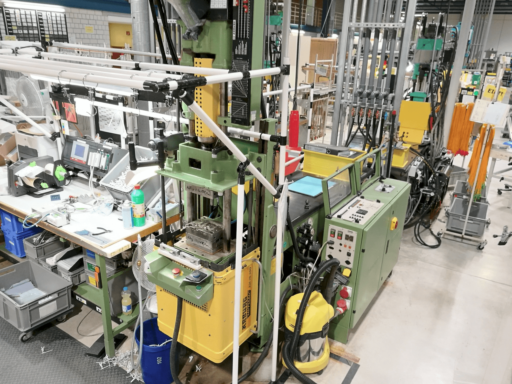 Widok z przodu maszyny Arburg 221-75-350