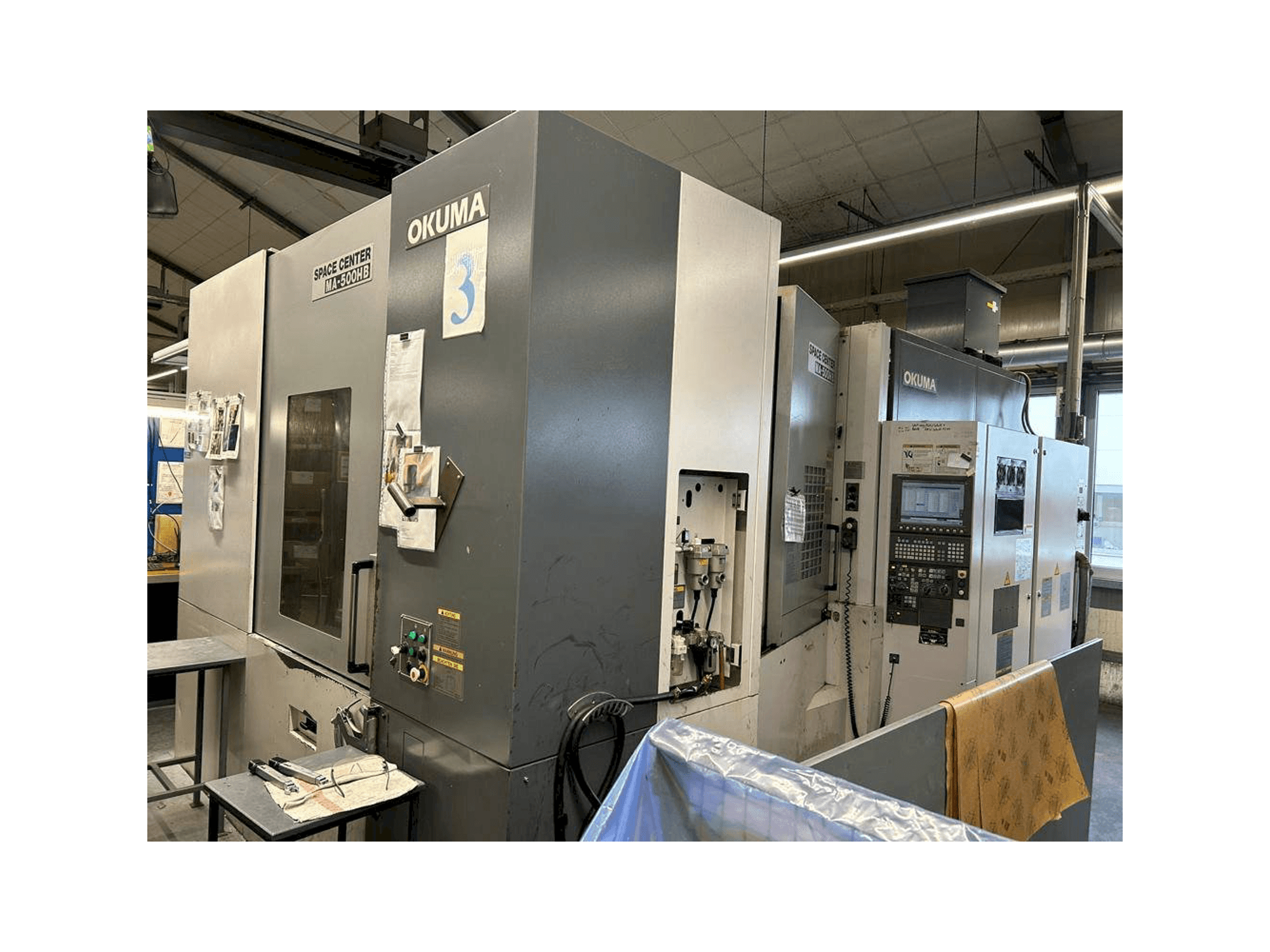 Widok z lewej maszyny Okuma MA 500HB