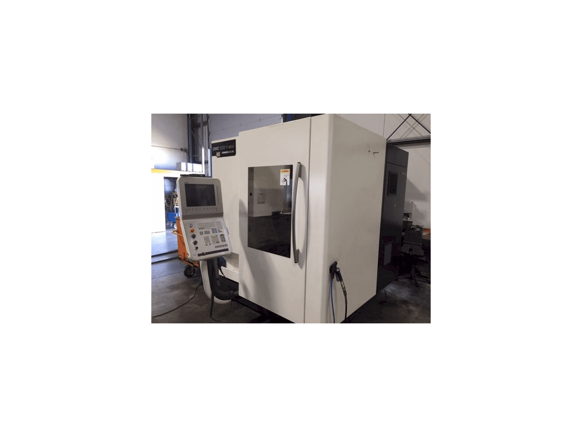 Widok z przodu maszyny DECKEL MAHO DMC 635 eco