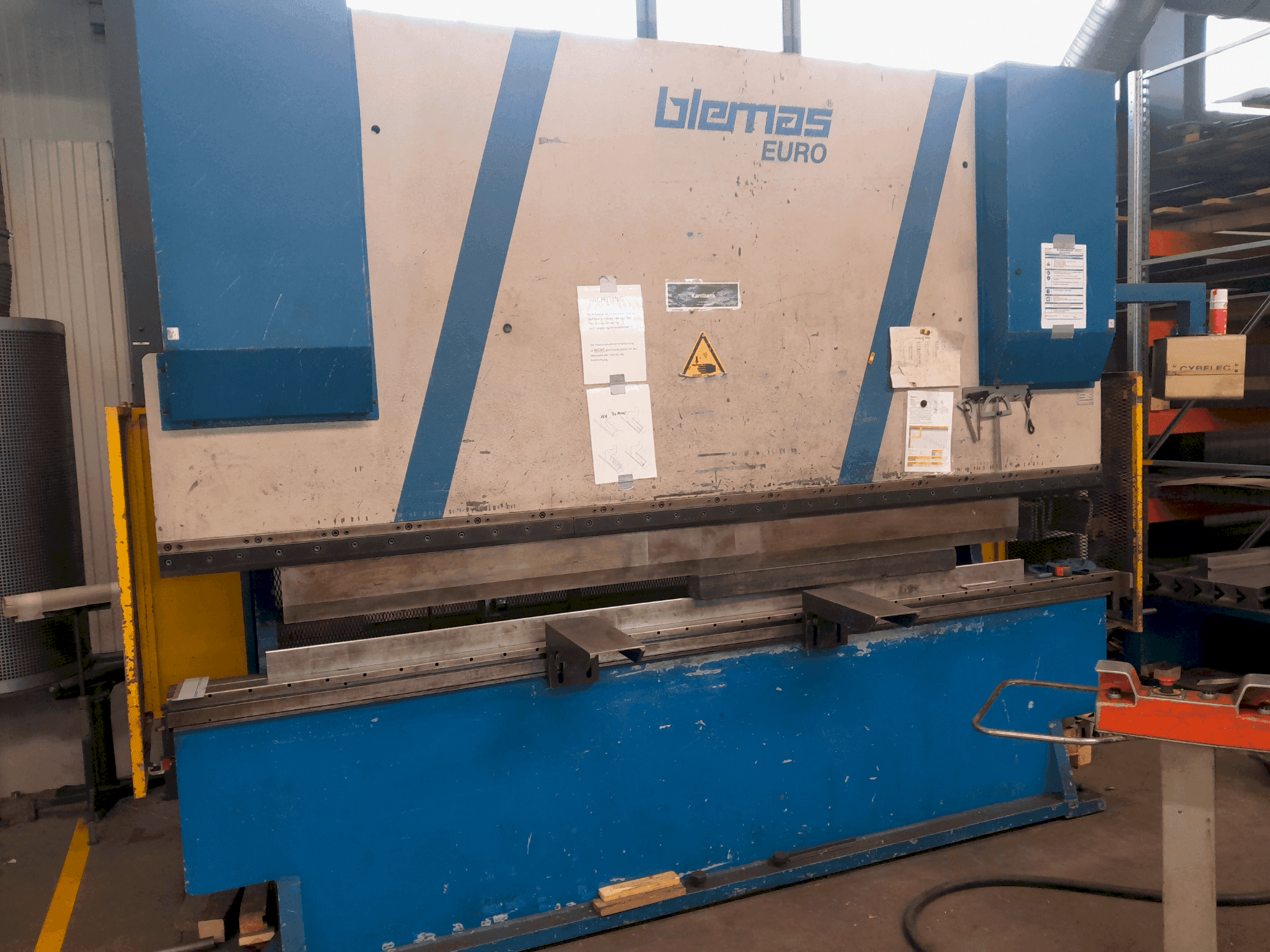 Widok z przodu maszyny BLEMAS EURO 160
