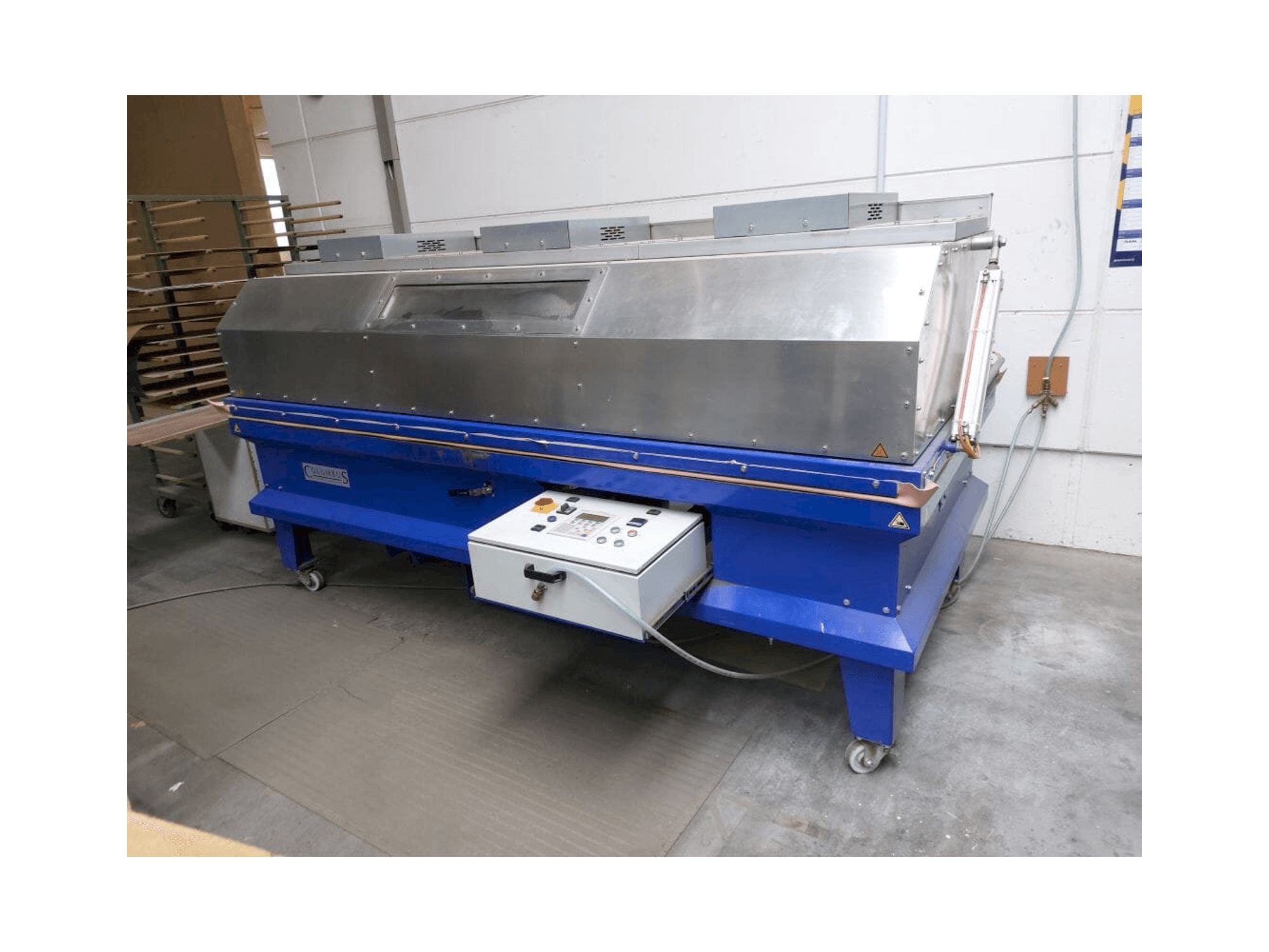 Widok z przodu maszyny Columbus MULTIMAT