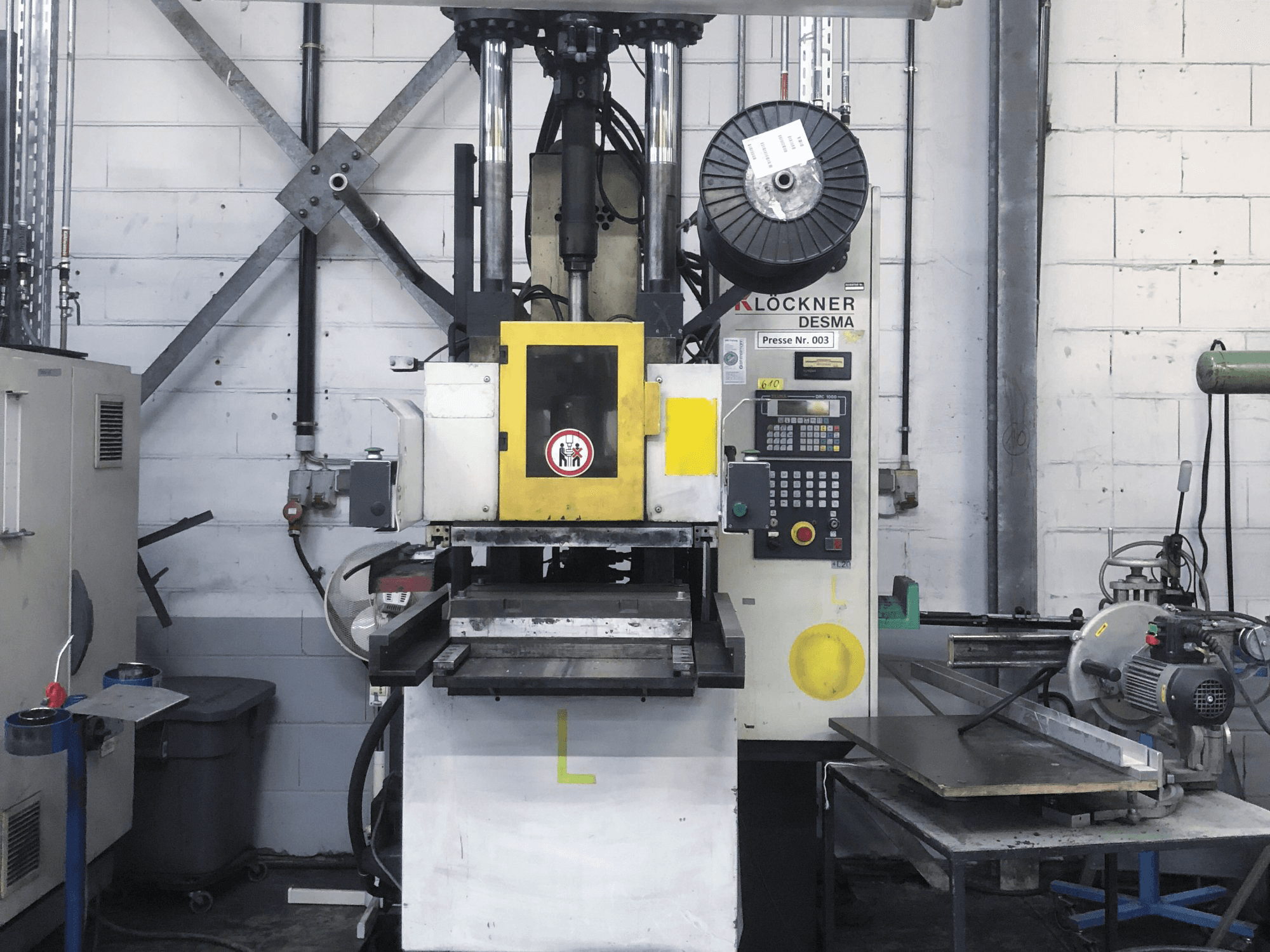 Widok z przodu maszyny Kloeckner Desma 956.050 ZO