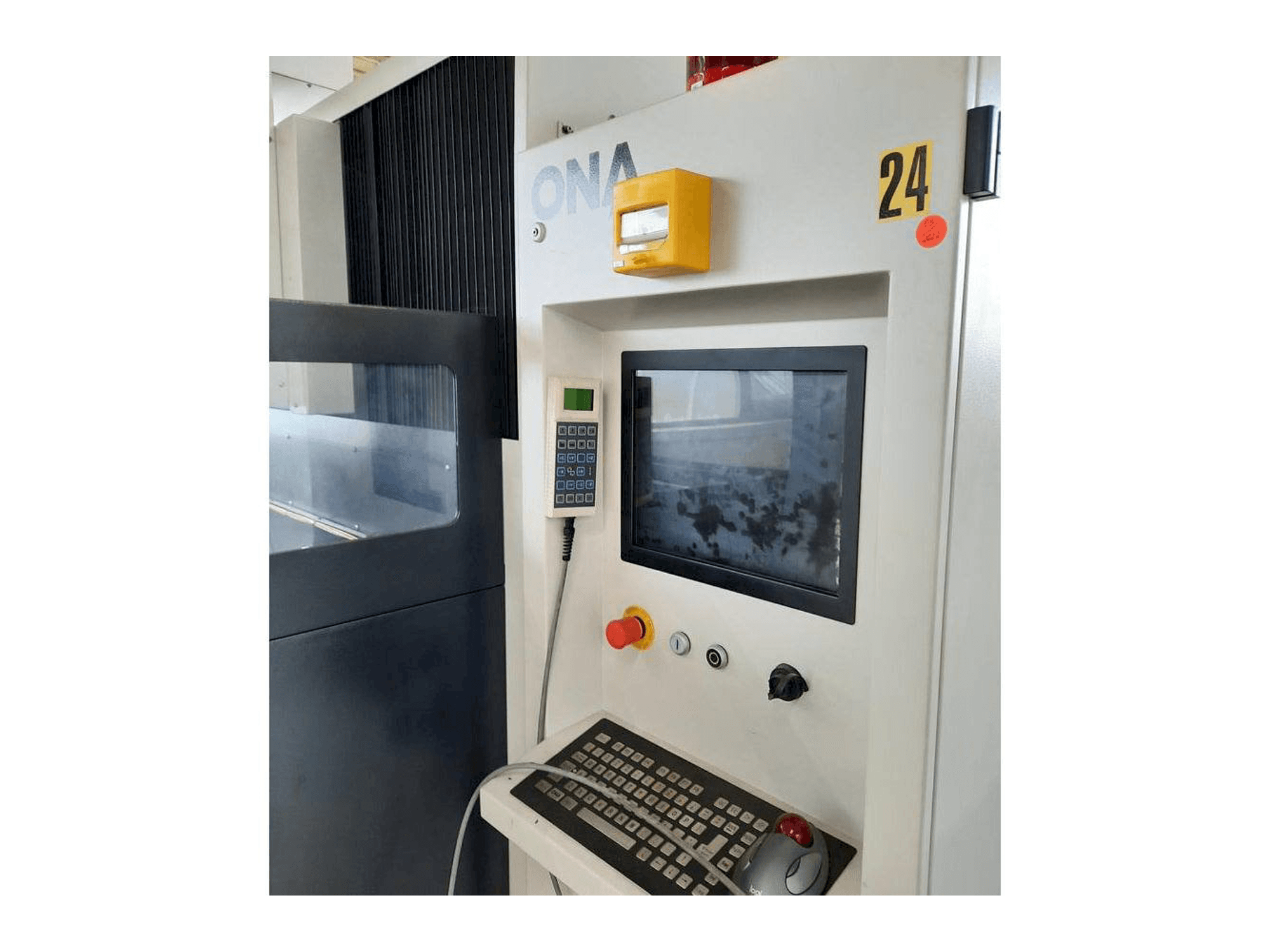 Widok z przodu maszyny ONA NX4F