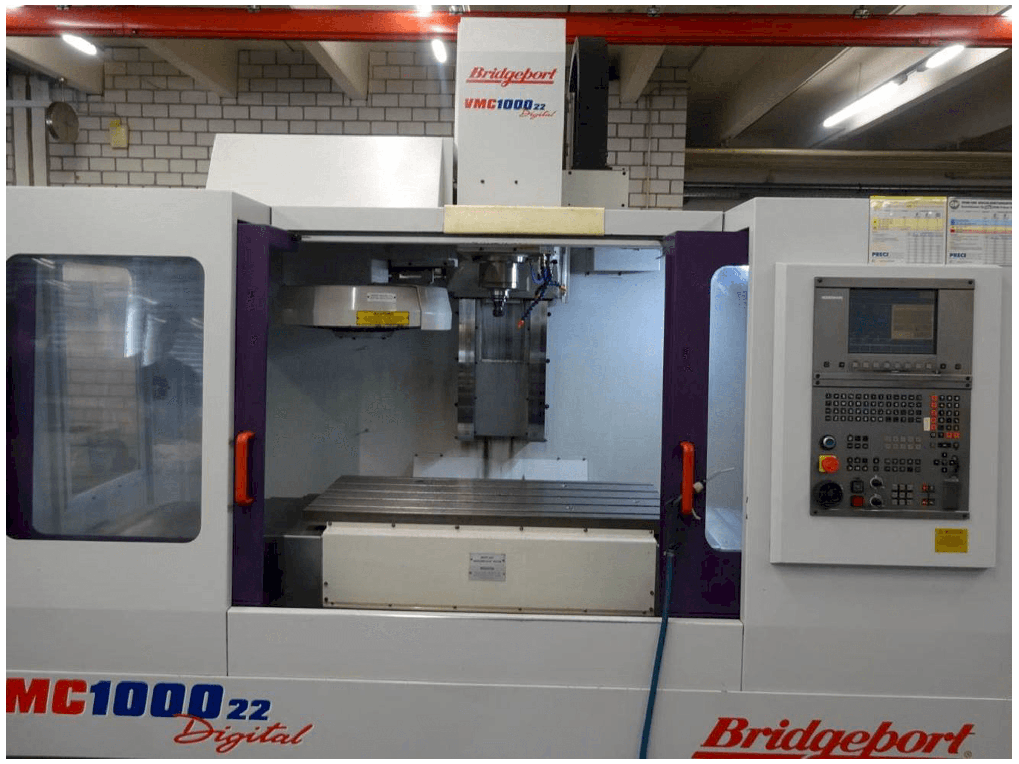 Widok z przodu maszyny Bridgeport VMC1000-22