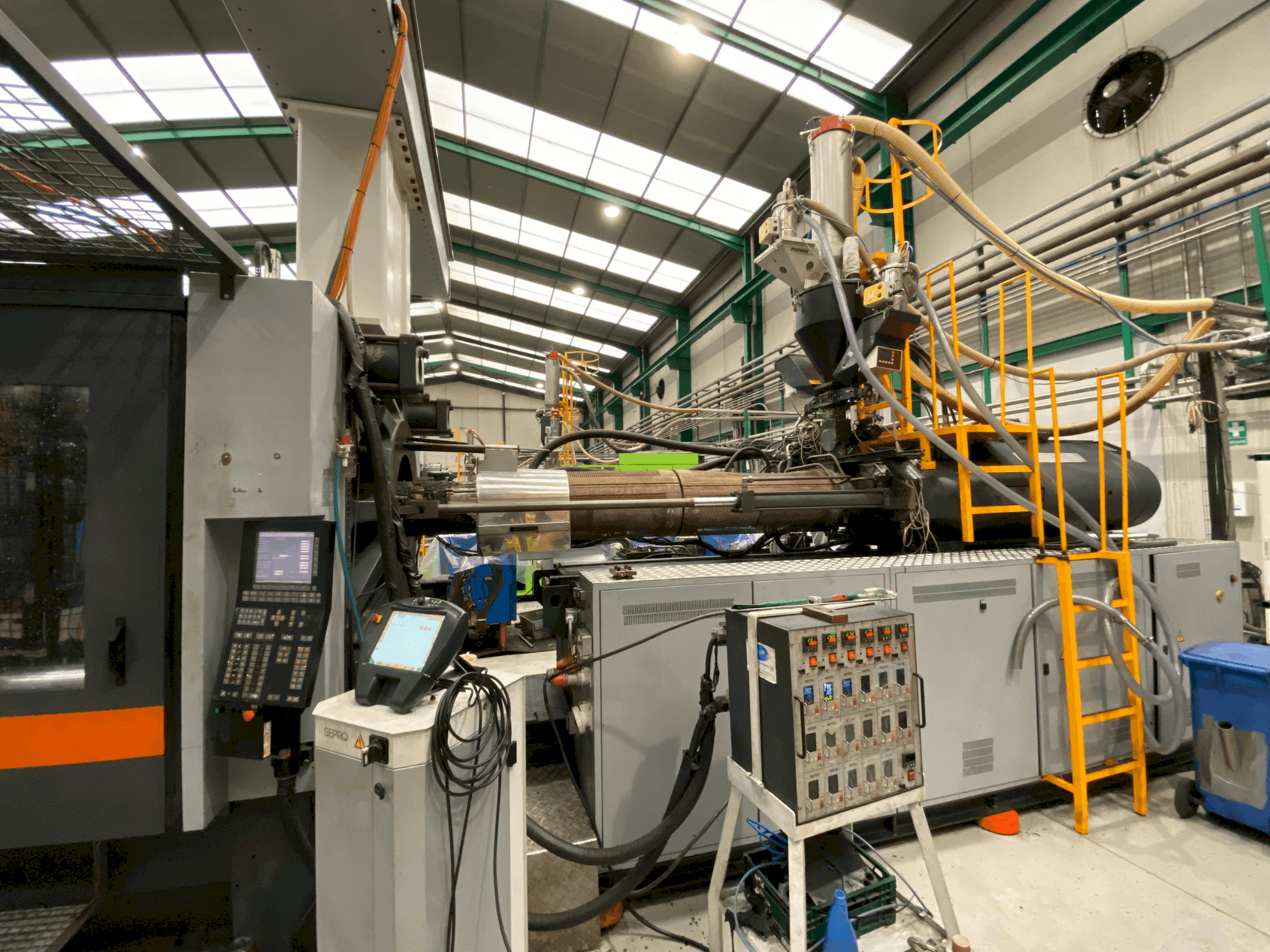 Widok z przodu maszyny SANDRETTO MEGA TES 8200