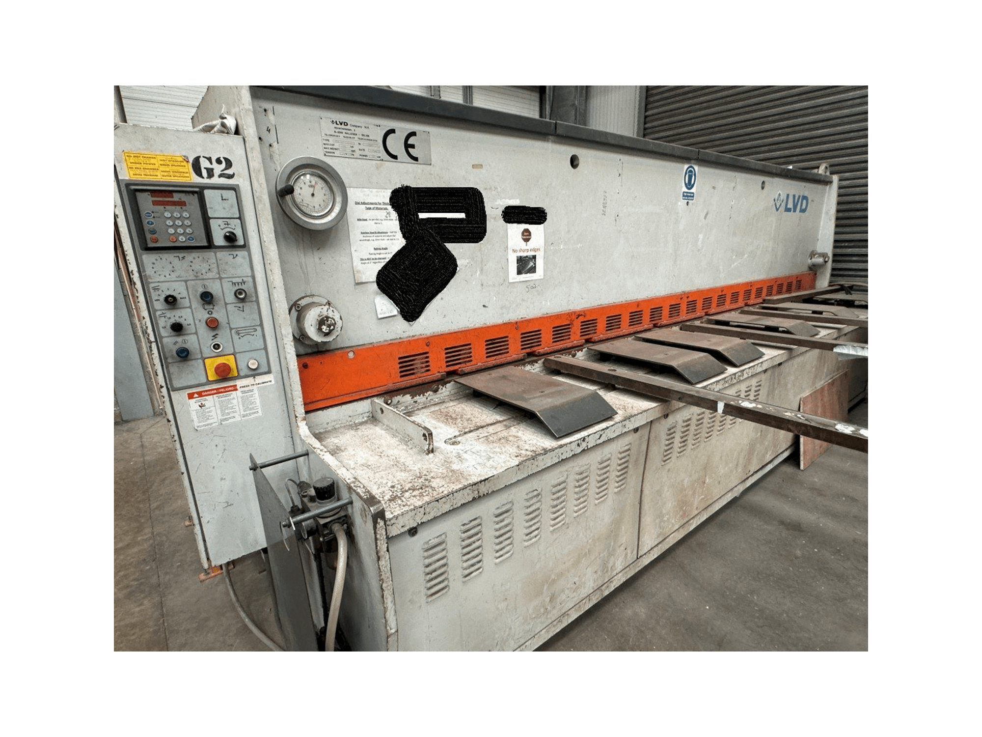 Widok z przodu maszyny LVD HST-C 40/6