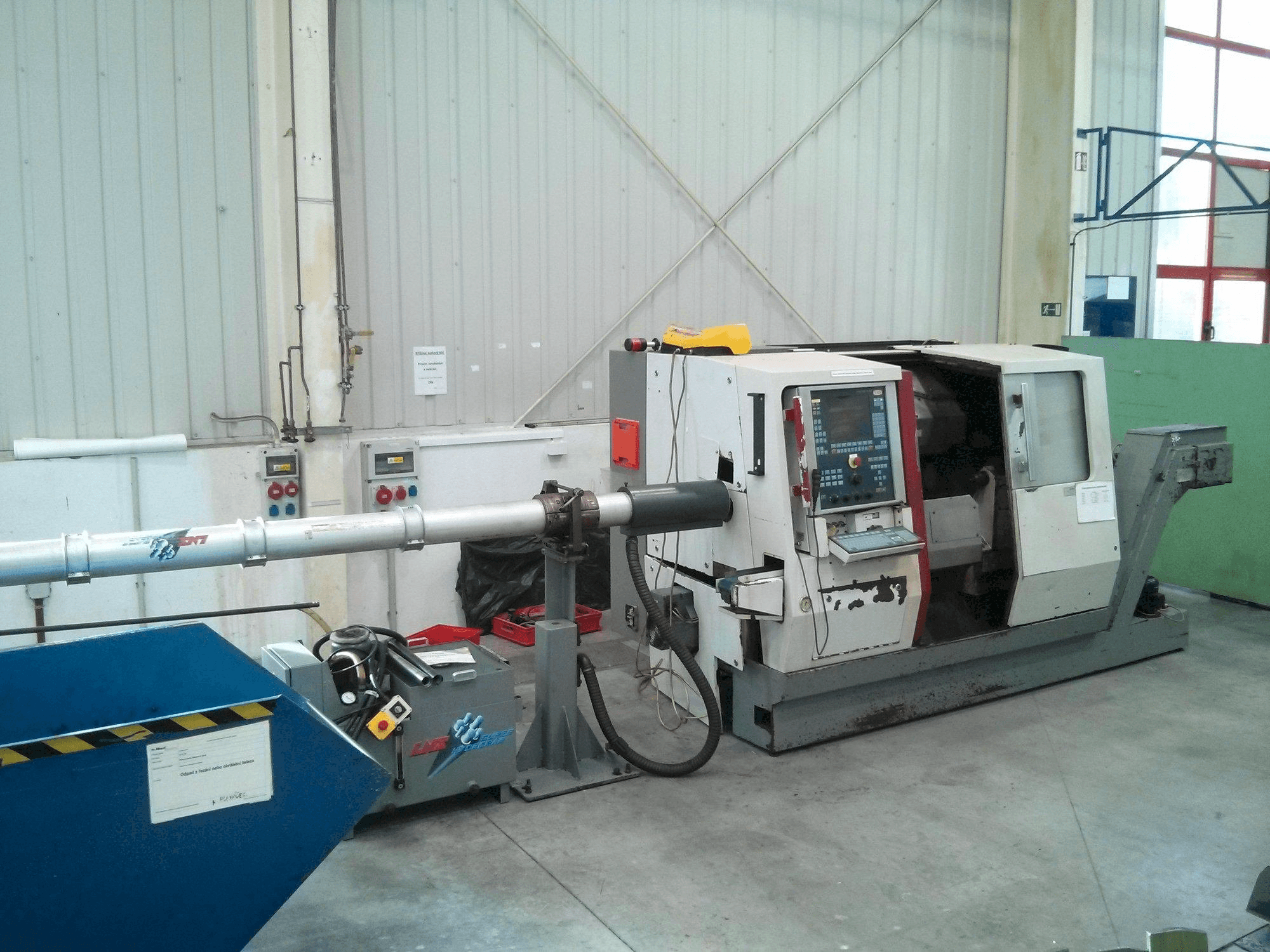 Widok z przodu maszyny TRAUB TNA 300