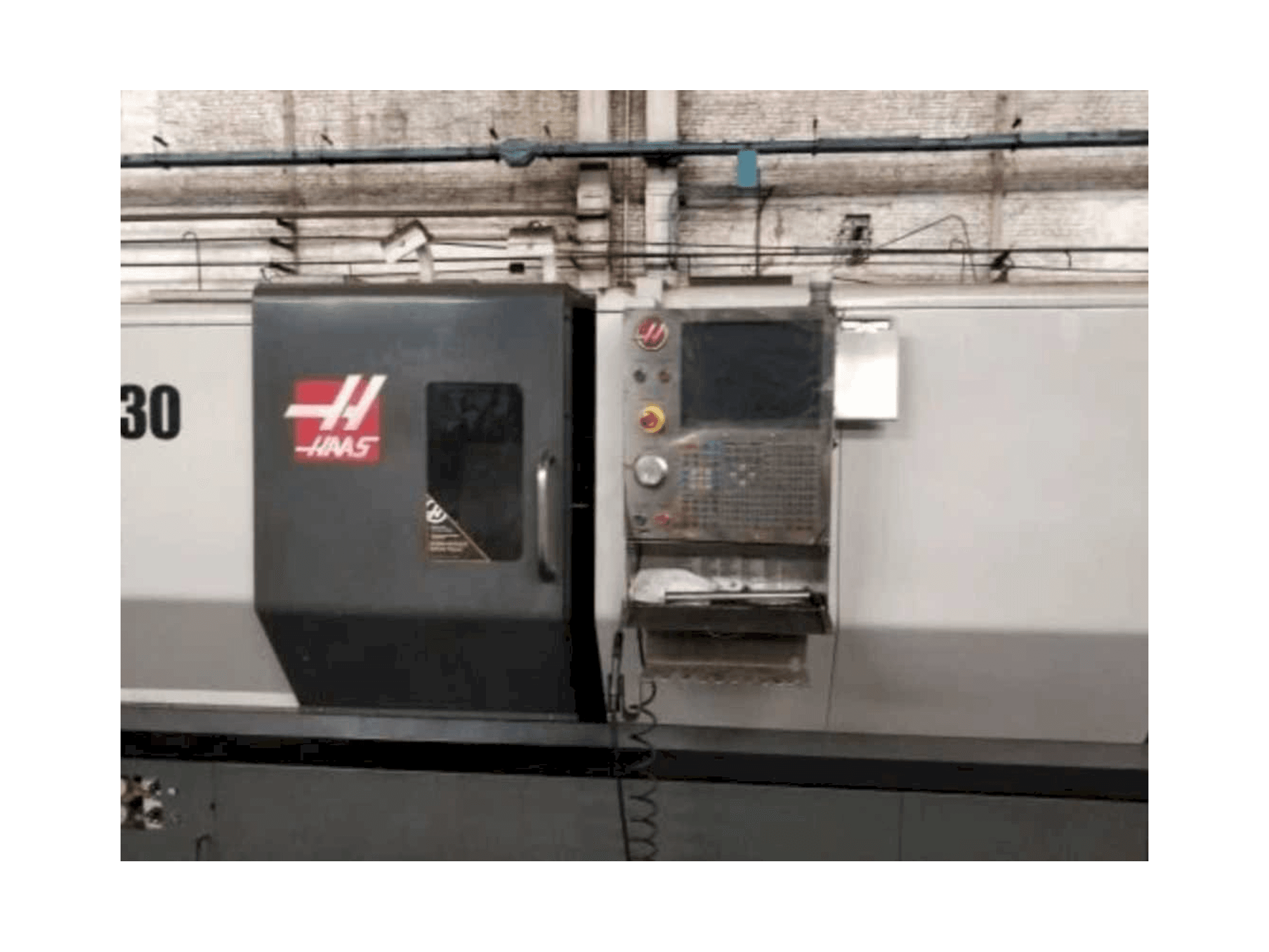 Widok z przodu maszyny HAAS ST-30